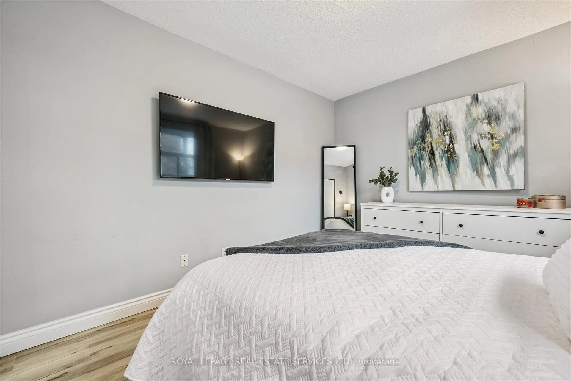 Photo 23 of Unit 210, 2411 New Street, Burlington, Brant — HOMEH