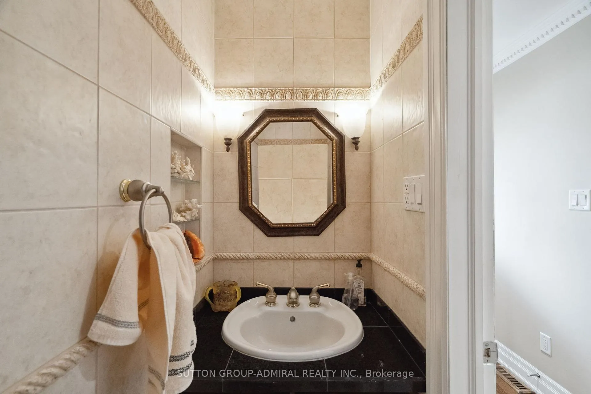 Photo 4 of 24 Patrice Crescent, Vaughan, Crestwood-Springfarm-Yorkhill — HOMEH