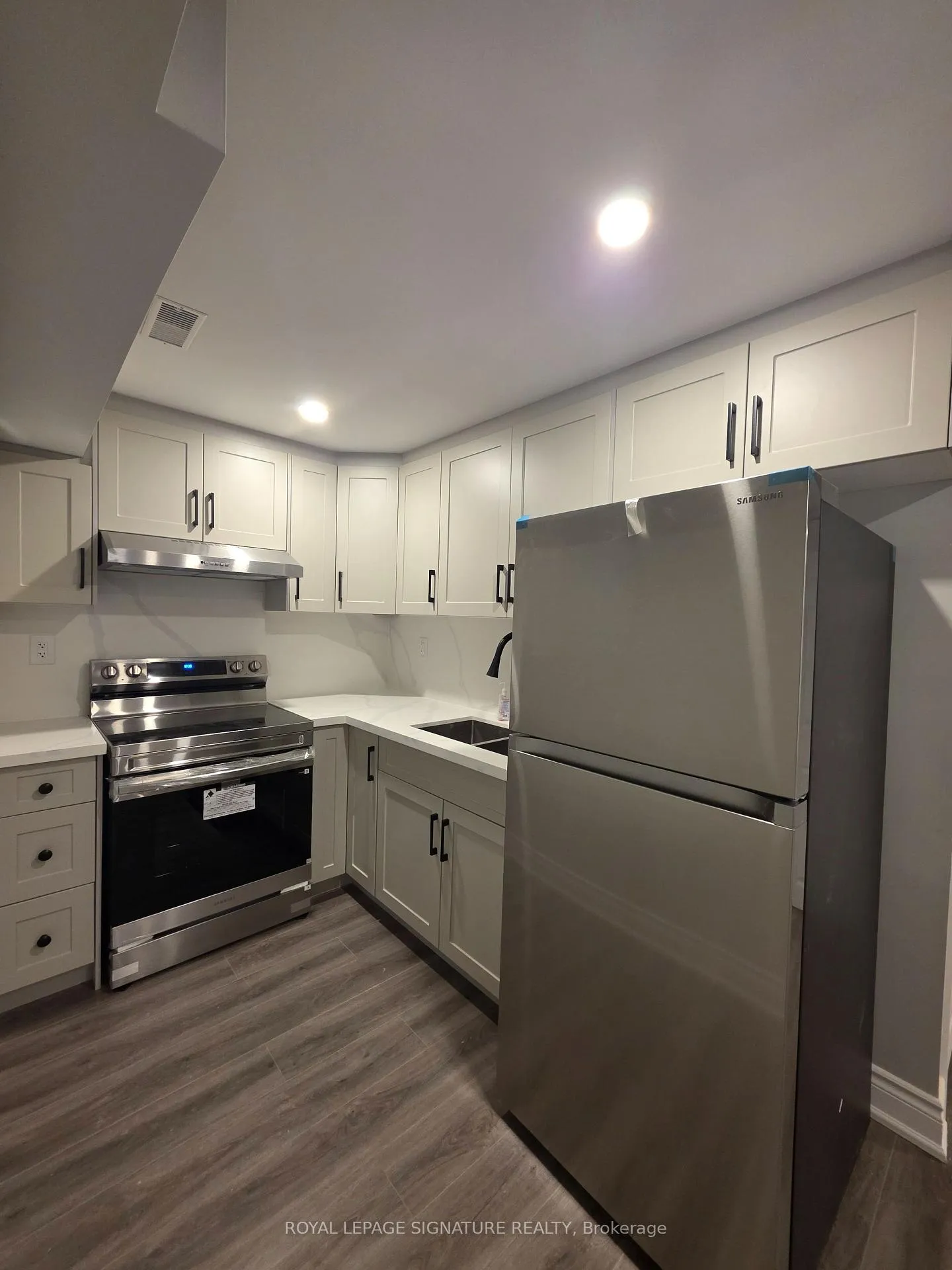 Photo 5 of 901 Minchin Way, Milton, Harrison — HOMEH