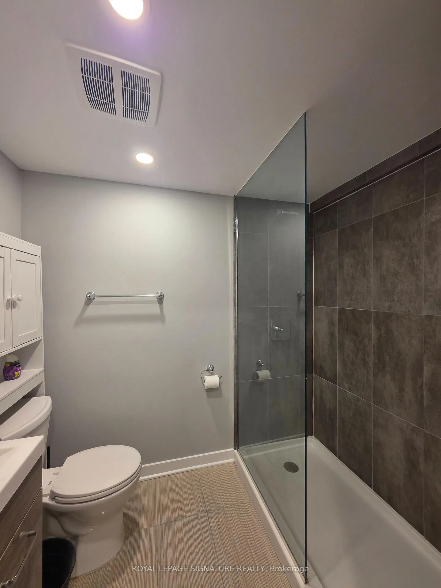 Photo 6 of 901 Minchin Way, Milton, Harrison — HOMEH