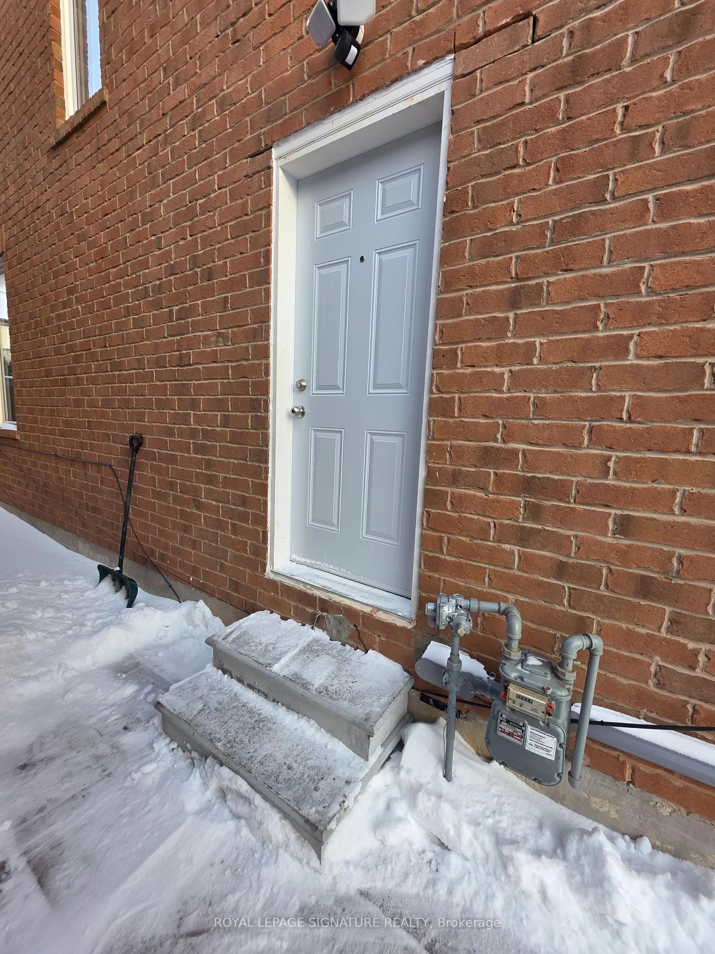 Photo 10 of 901 Minchin Way, Milton, Harrison — HOMEH