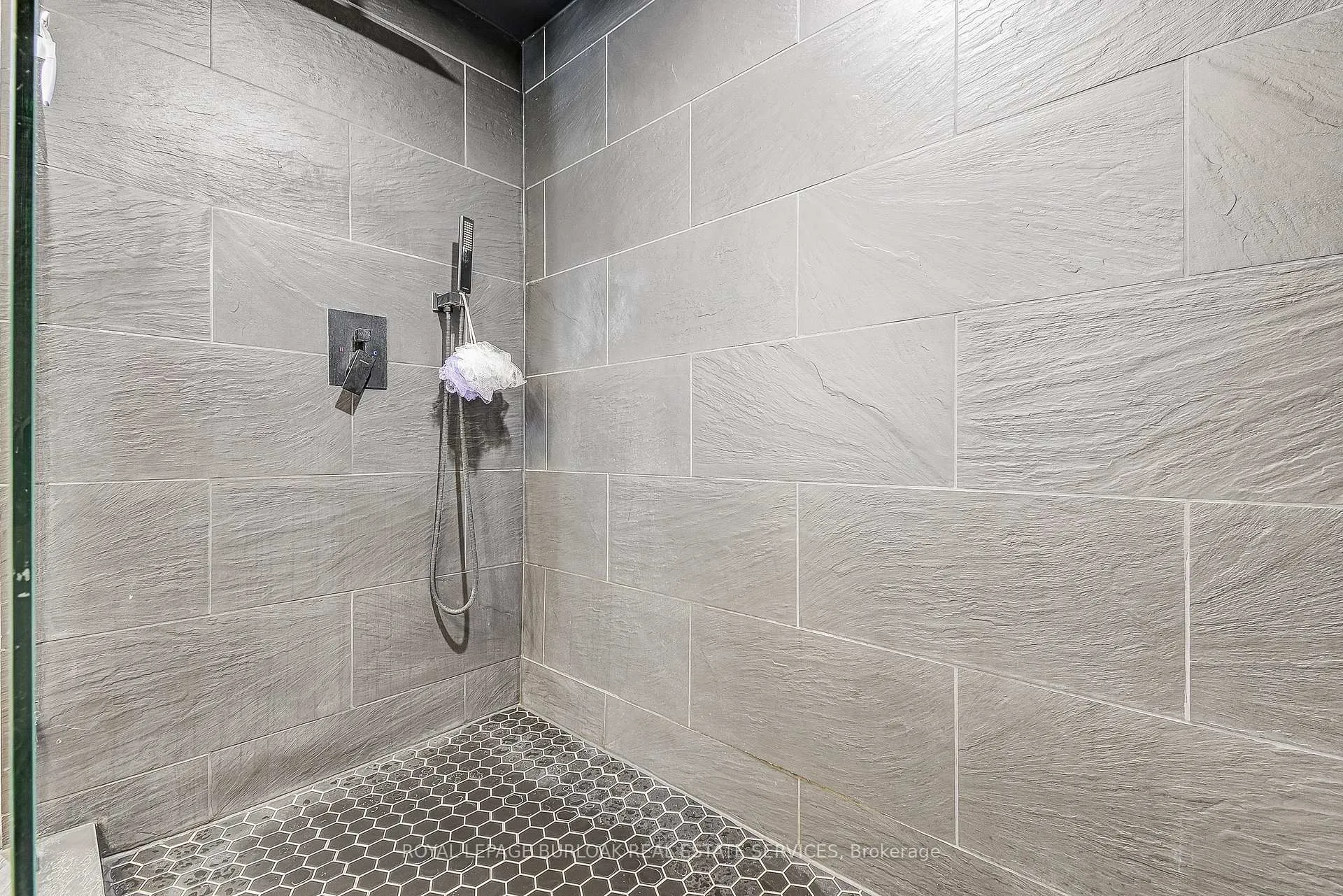 Photo 25 of 378 Waverly Street, Hamilton, McQuesten — HOMEH