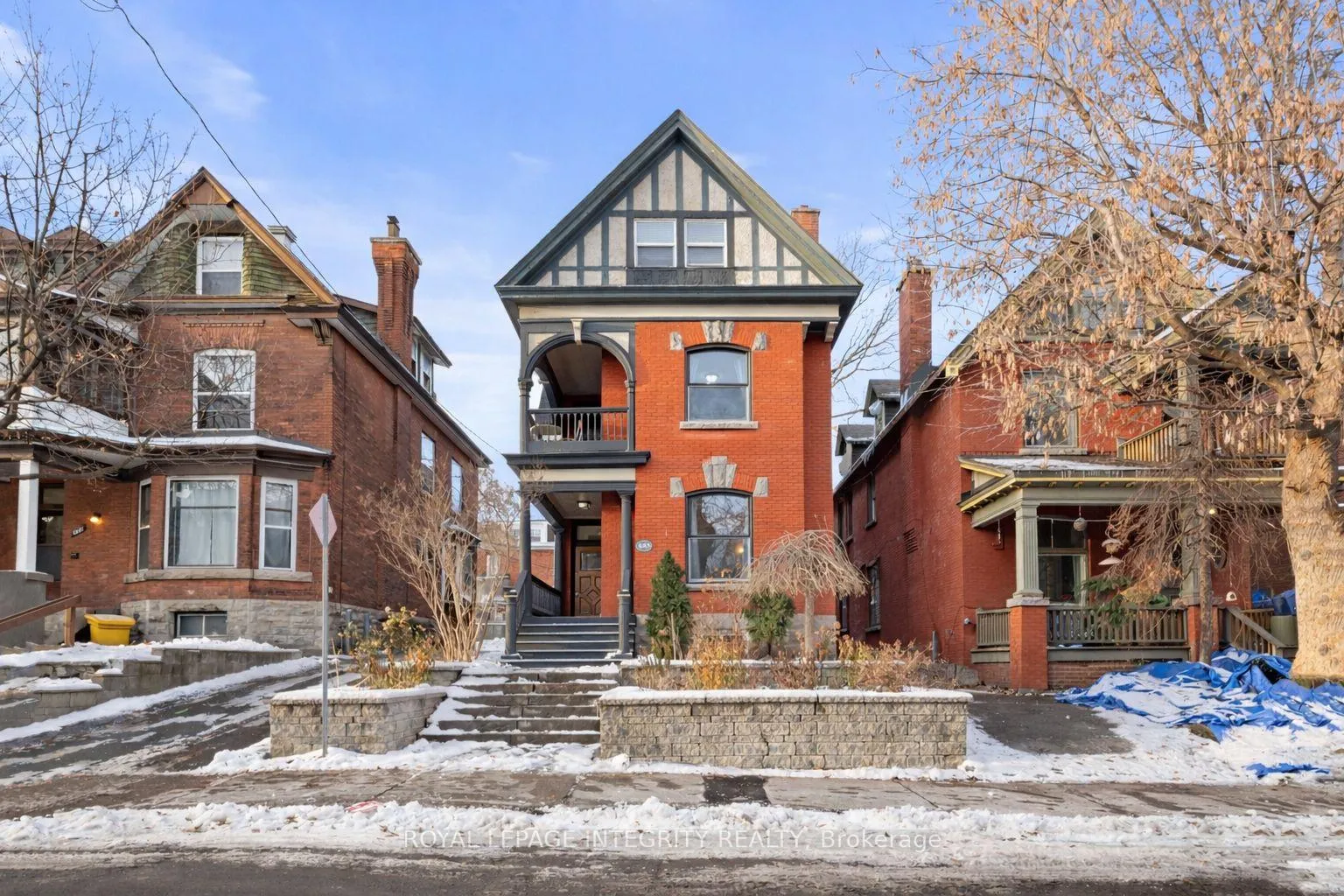 Front of 553 Gilmour Street