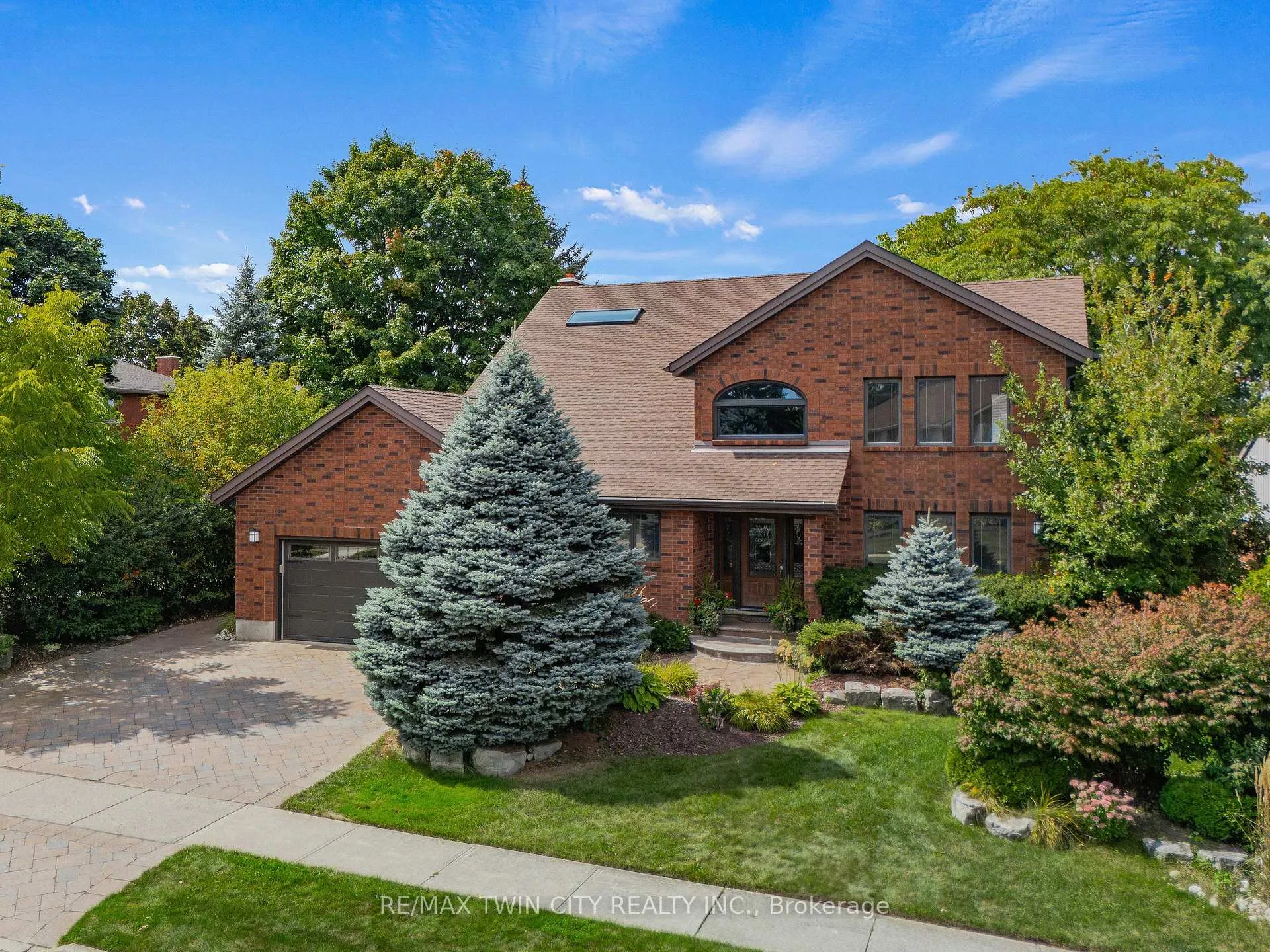 Photo 3 of 325 Wyecroft Boulevard, Waterloo — HOMEH