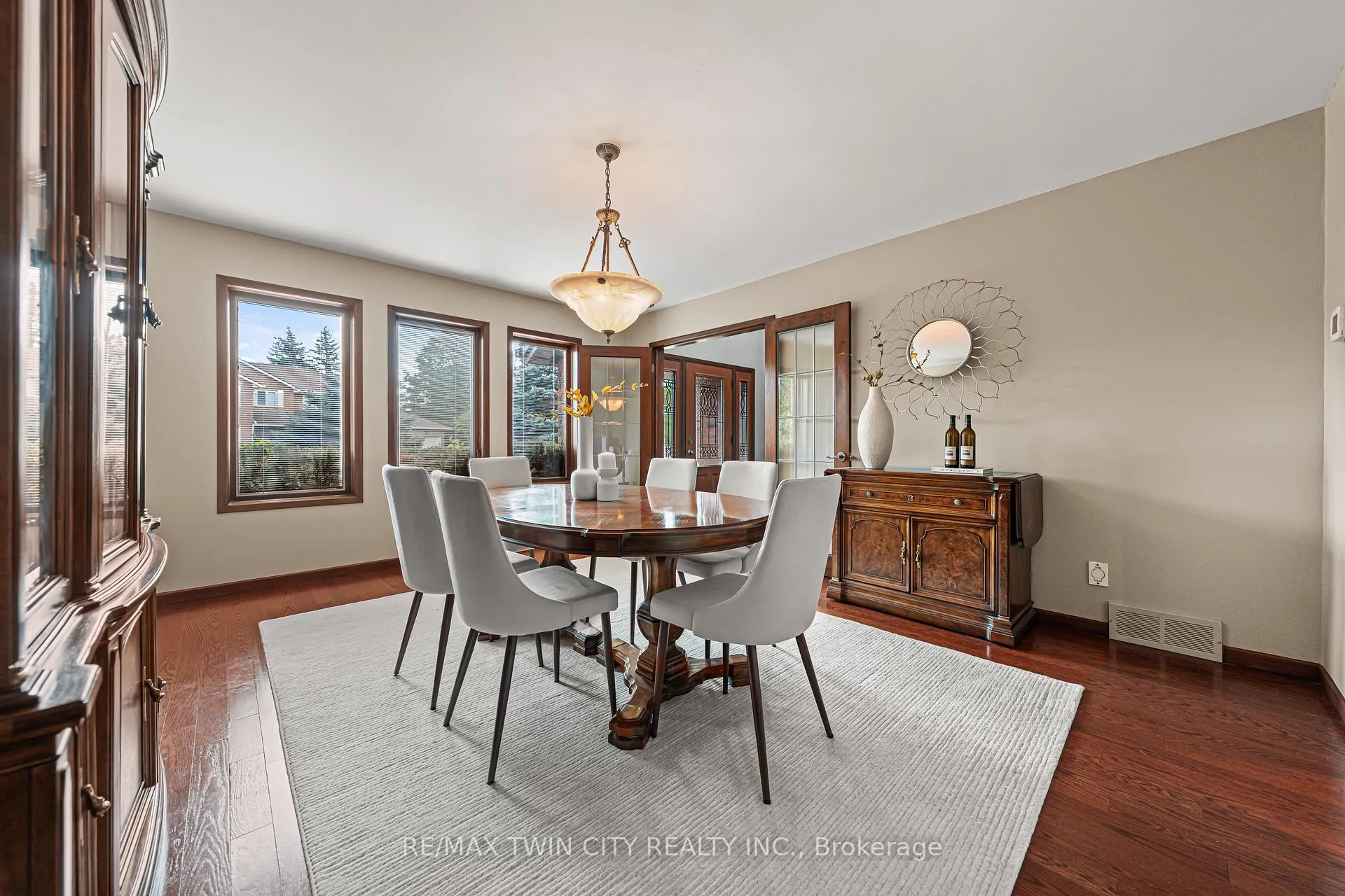 Photo 8 of 325 Wyecroft Boulevard, Waterloo — HOMEH
