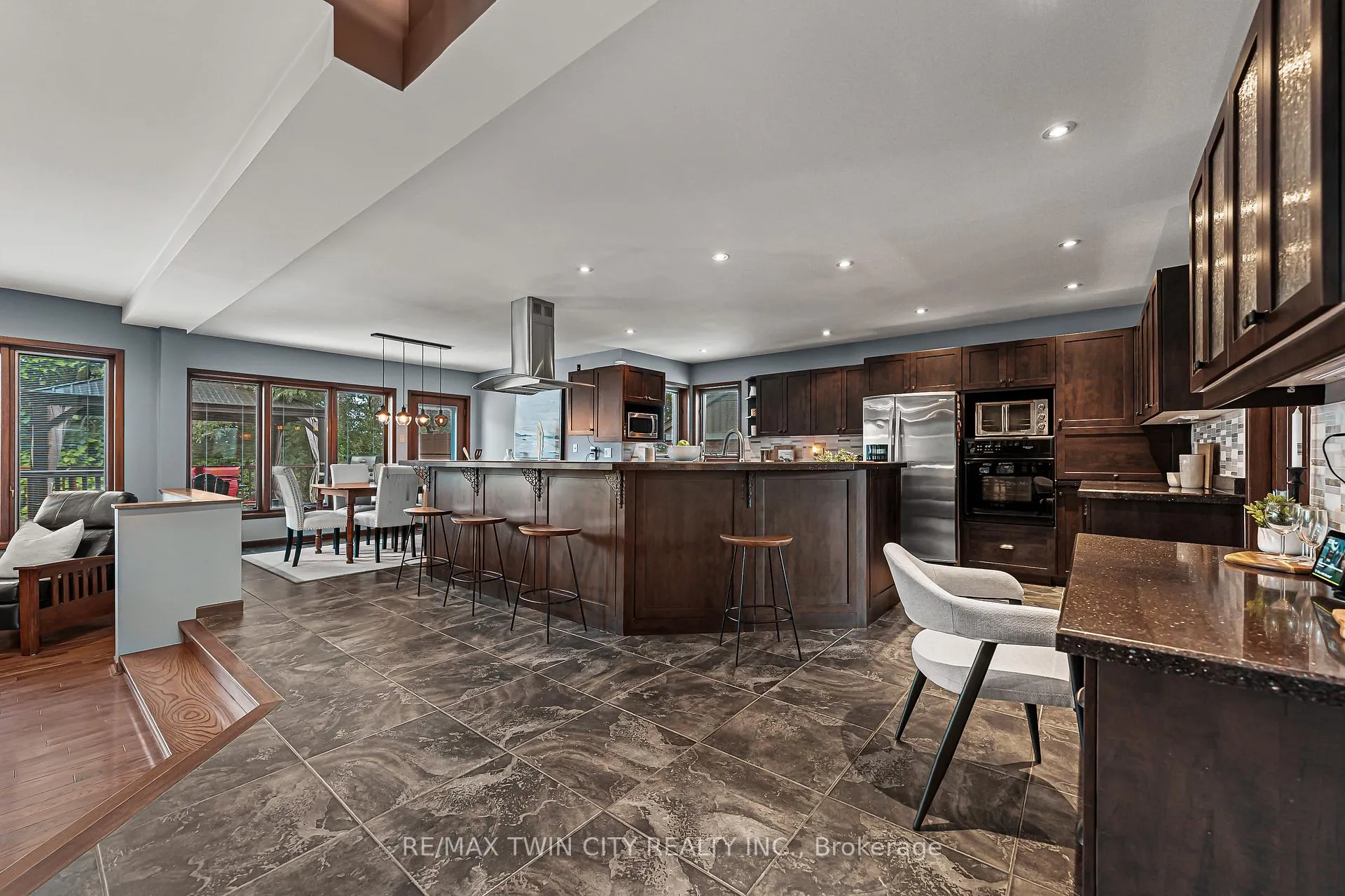 Photo 10 of 325 Wyecroft Boulevard, Waterloo — HOMEH