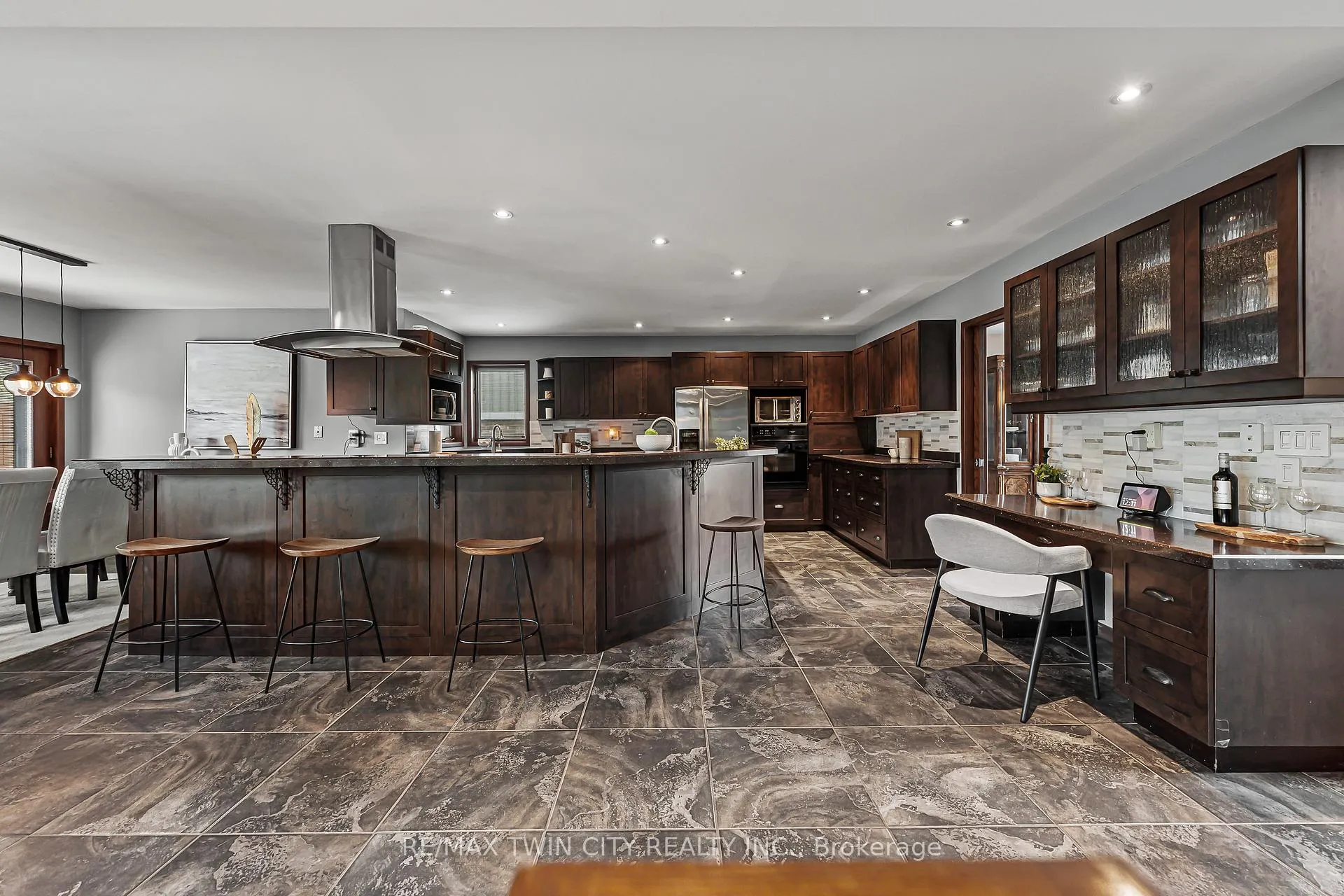 Photo 11 of 325 Wyecroft Boulevard, Waterloo — HOMEH