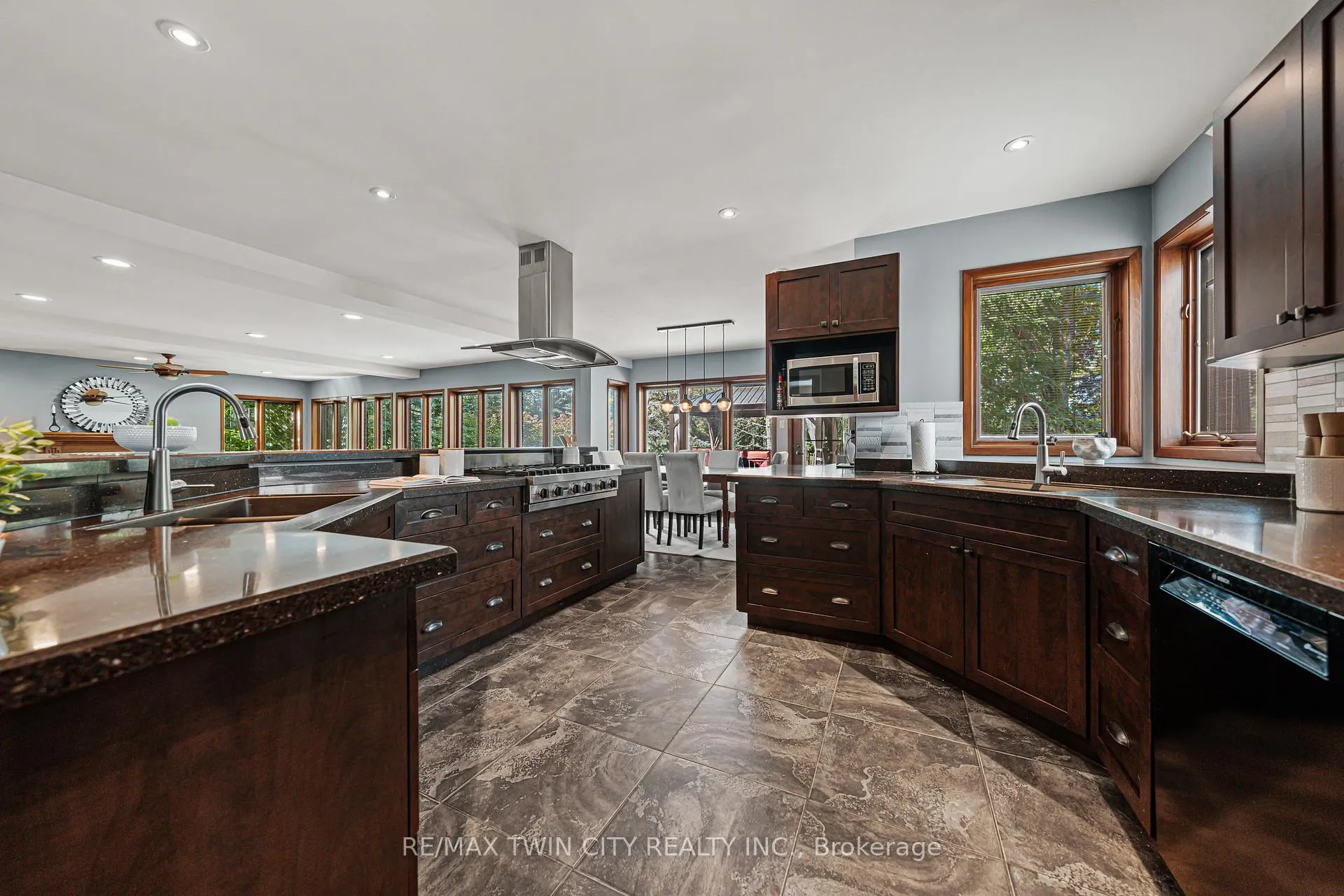 Photo 14 of 325 Wyecroft Boulevard, Waterloo — HOMEH