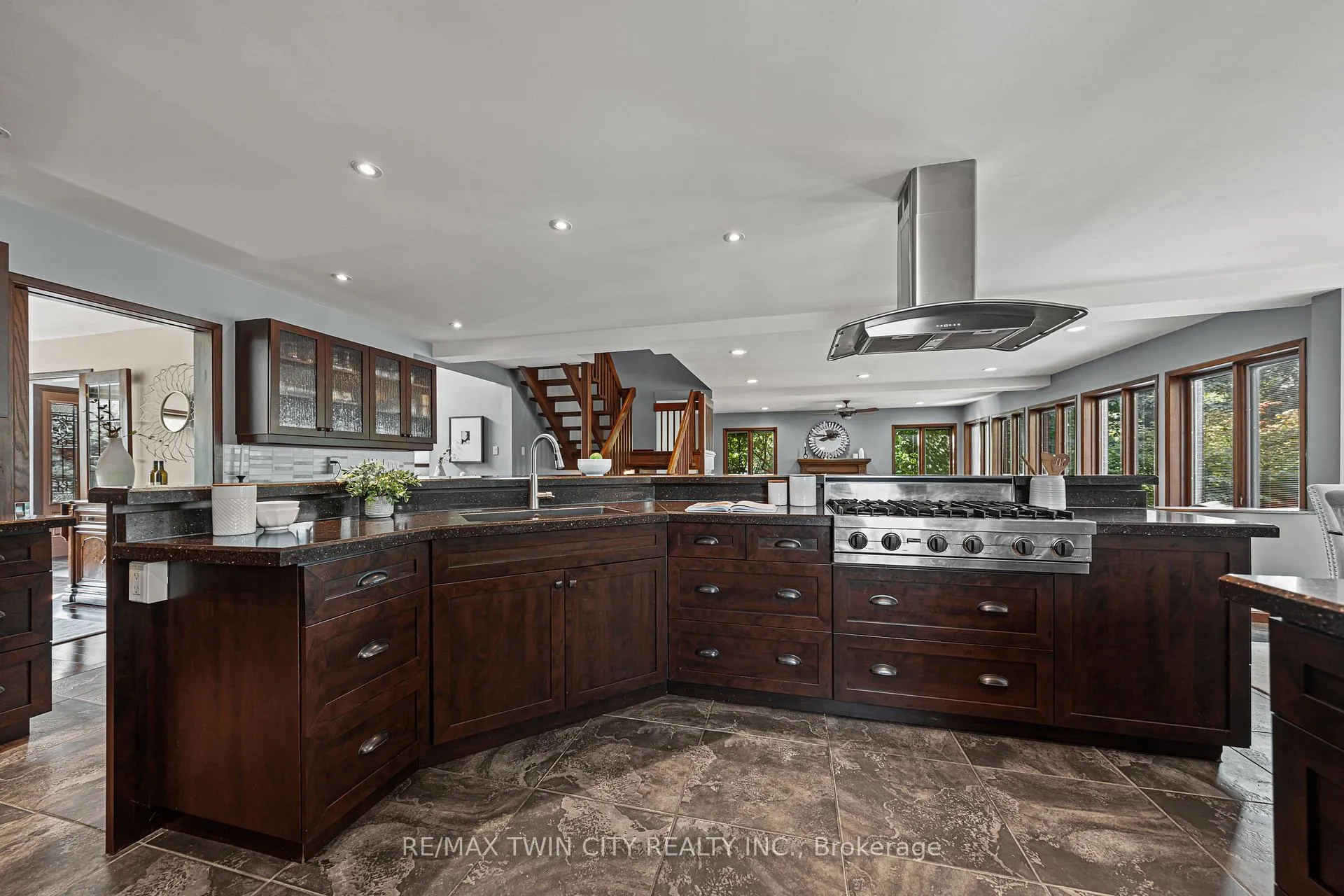 Photo 15 of 325 Wyecroft Boulevard, Waterloo — HOMEH
