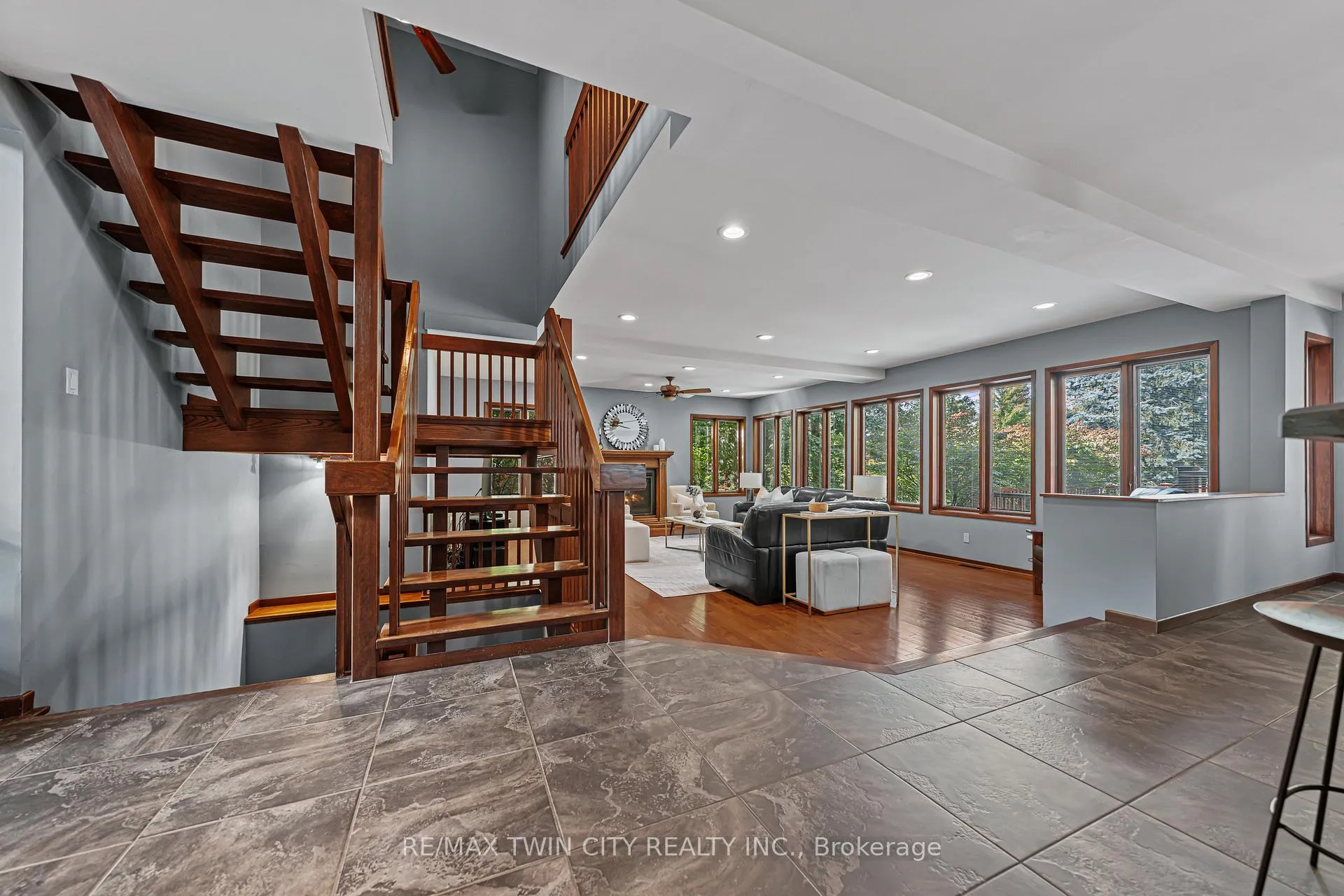 Photo 16 of 325 Wyecroft Boulevard, Waterloo — HOMEH
