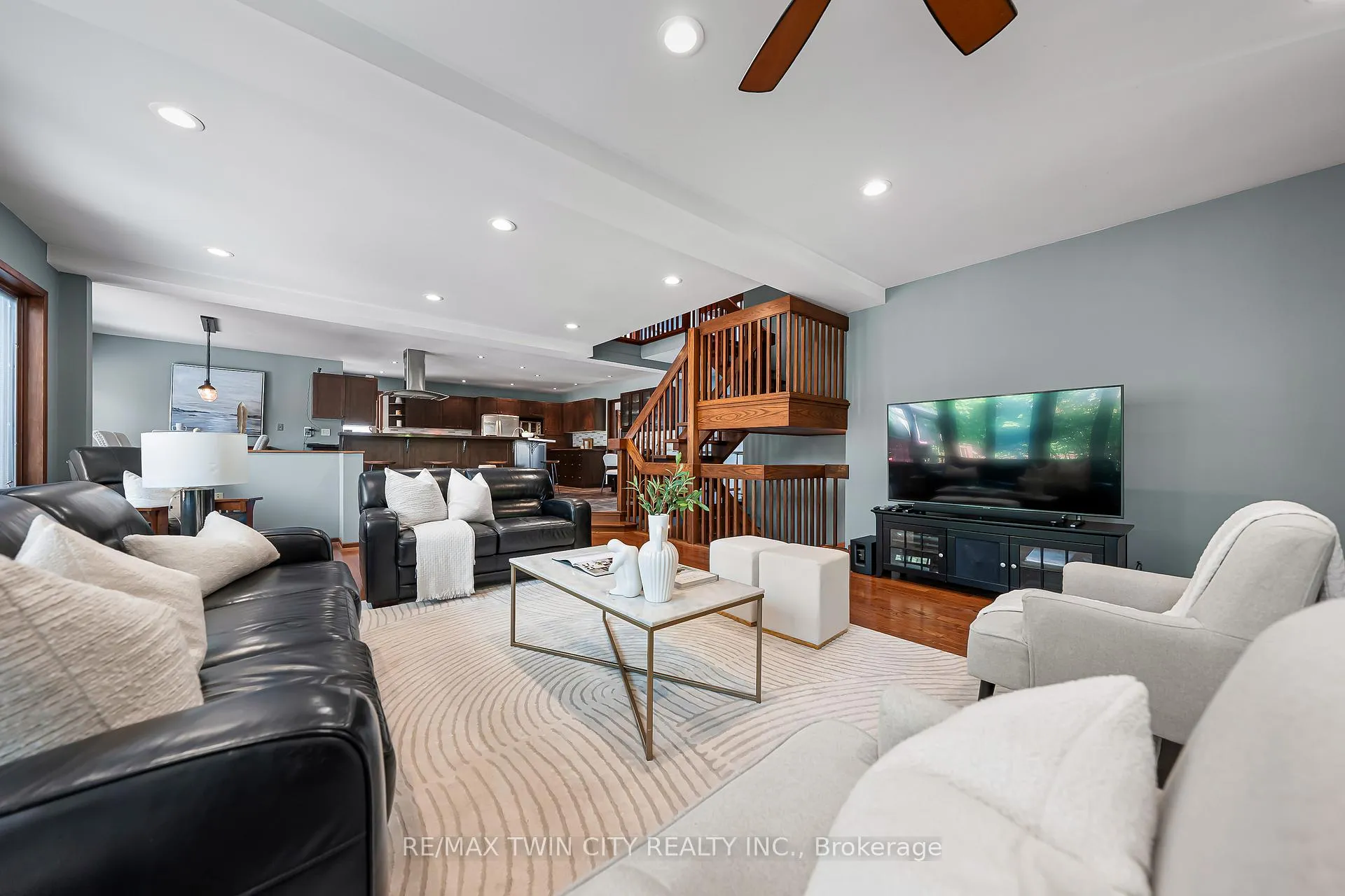 Photo 20 of 325 Wyecroft Boulevard, Waterloo — HOMEH