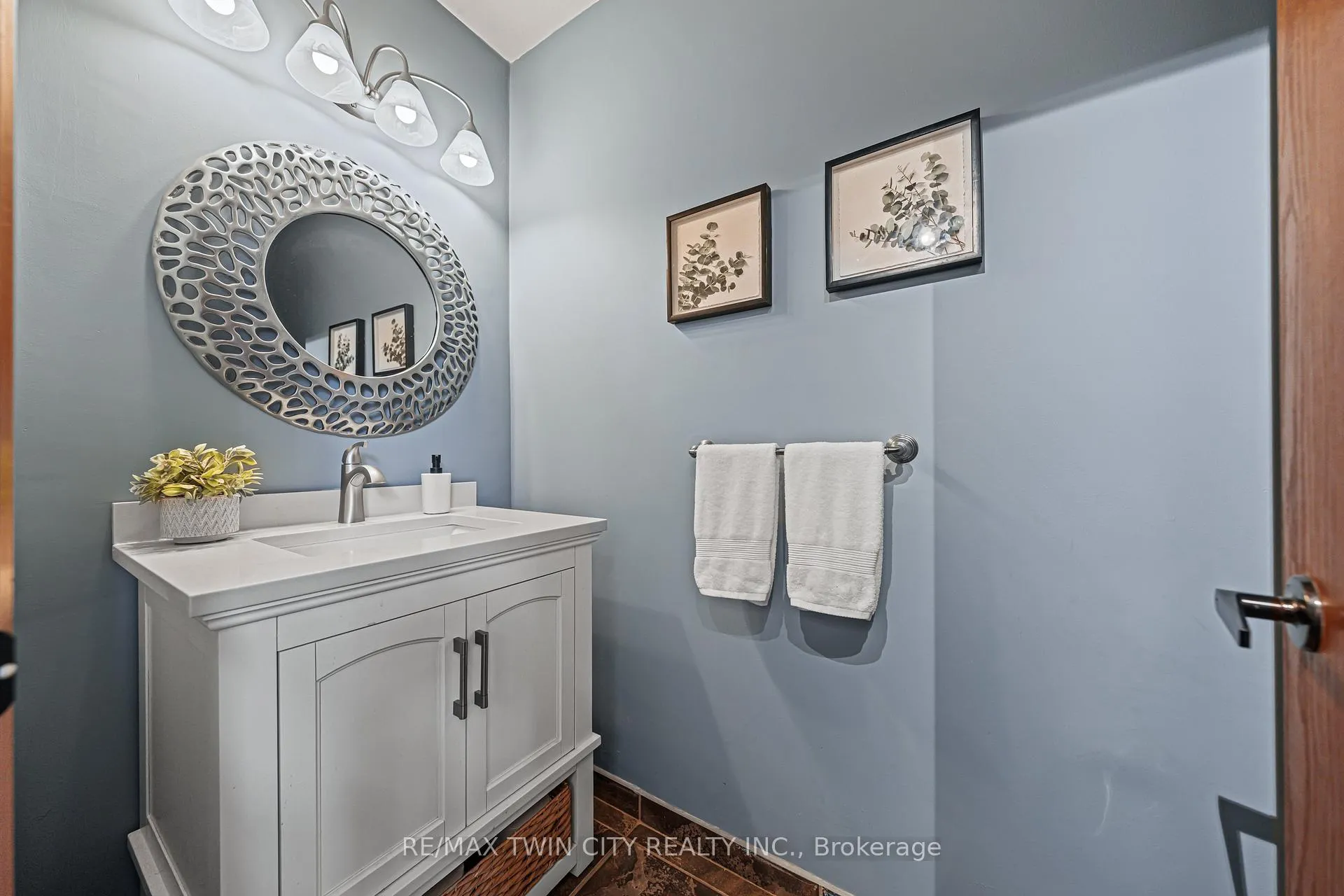 Photo 22 of 325 Wyecroft Boulevard, Waterloo — HOMEH