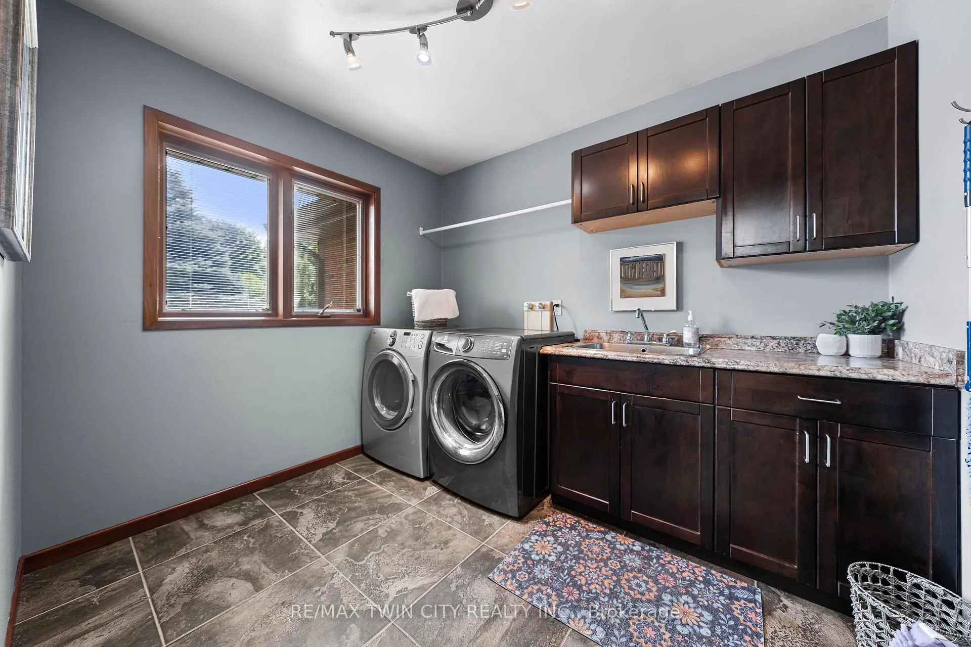 Photo 23 of 325 Wyecroft Boulevard, Waterloo — HOMEH