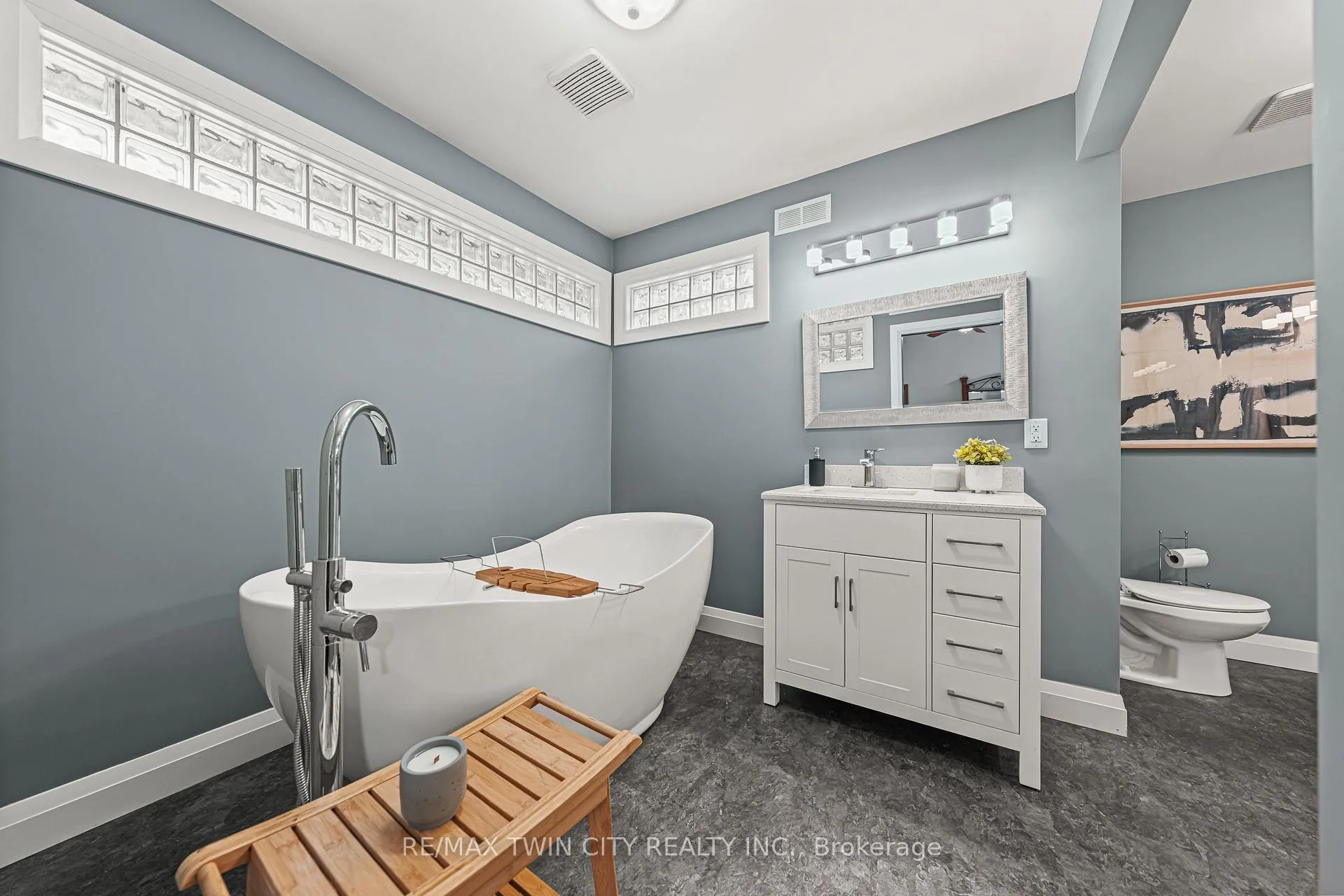 Photo 26 of 325 Wyecroft Boulevard, Waterloo — HOMEH