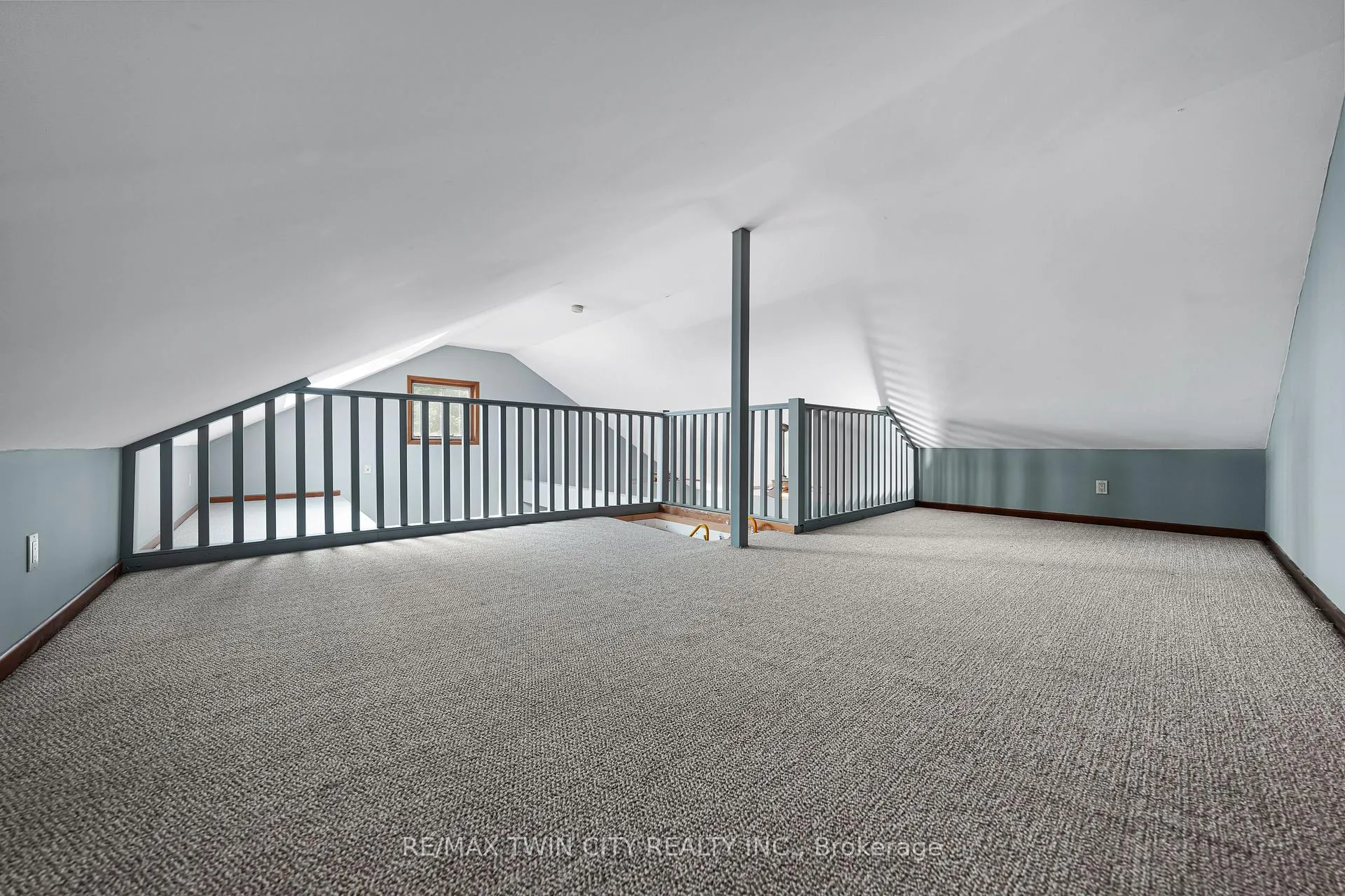 Photo 29 of 325 Wyecroft Boulevard, Waterloo — HOMEH