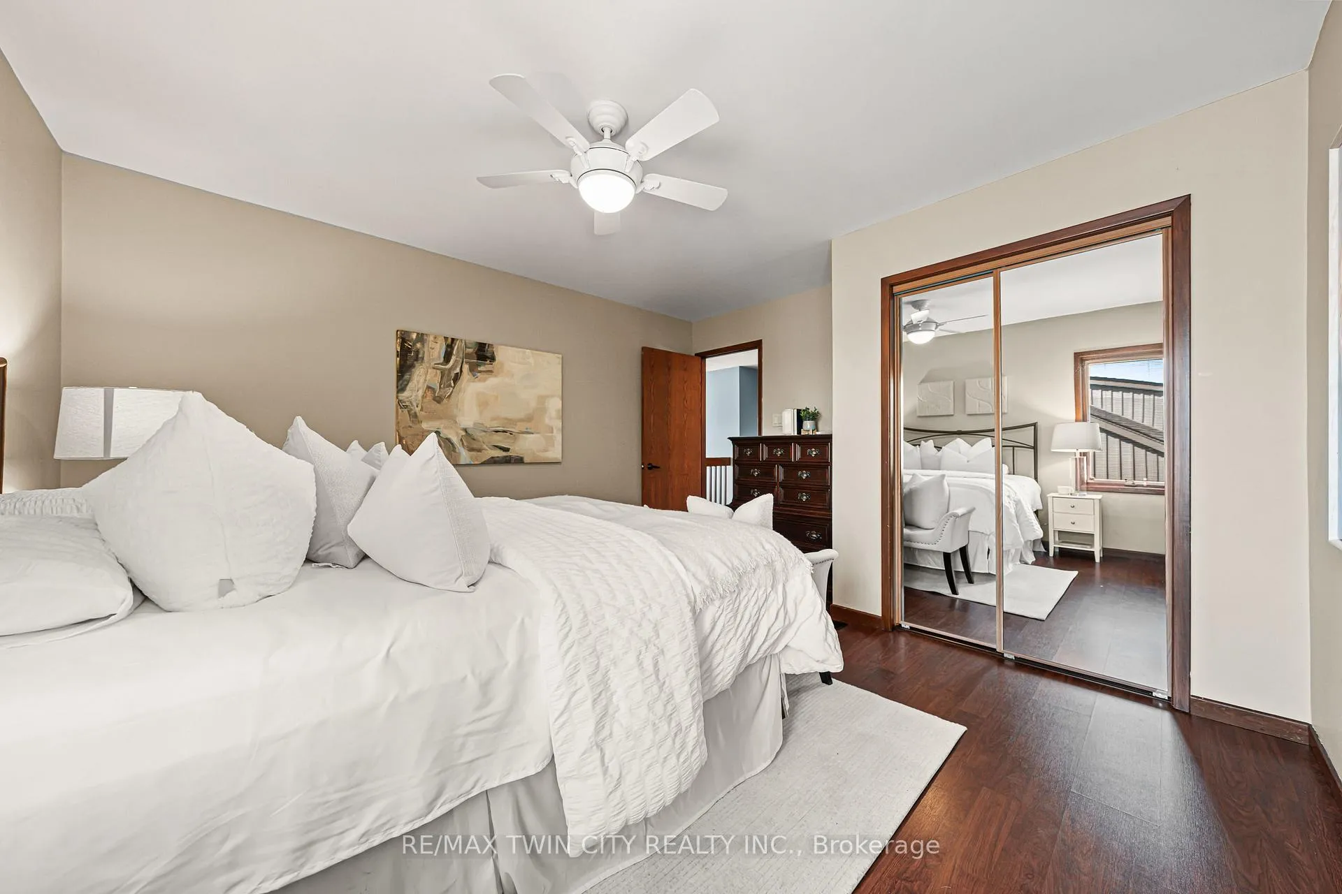 Photo 33 of 325 Wyecroft Boulevard, Waterloo — HOMEH