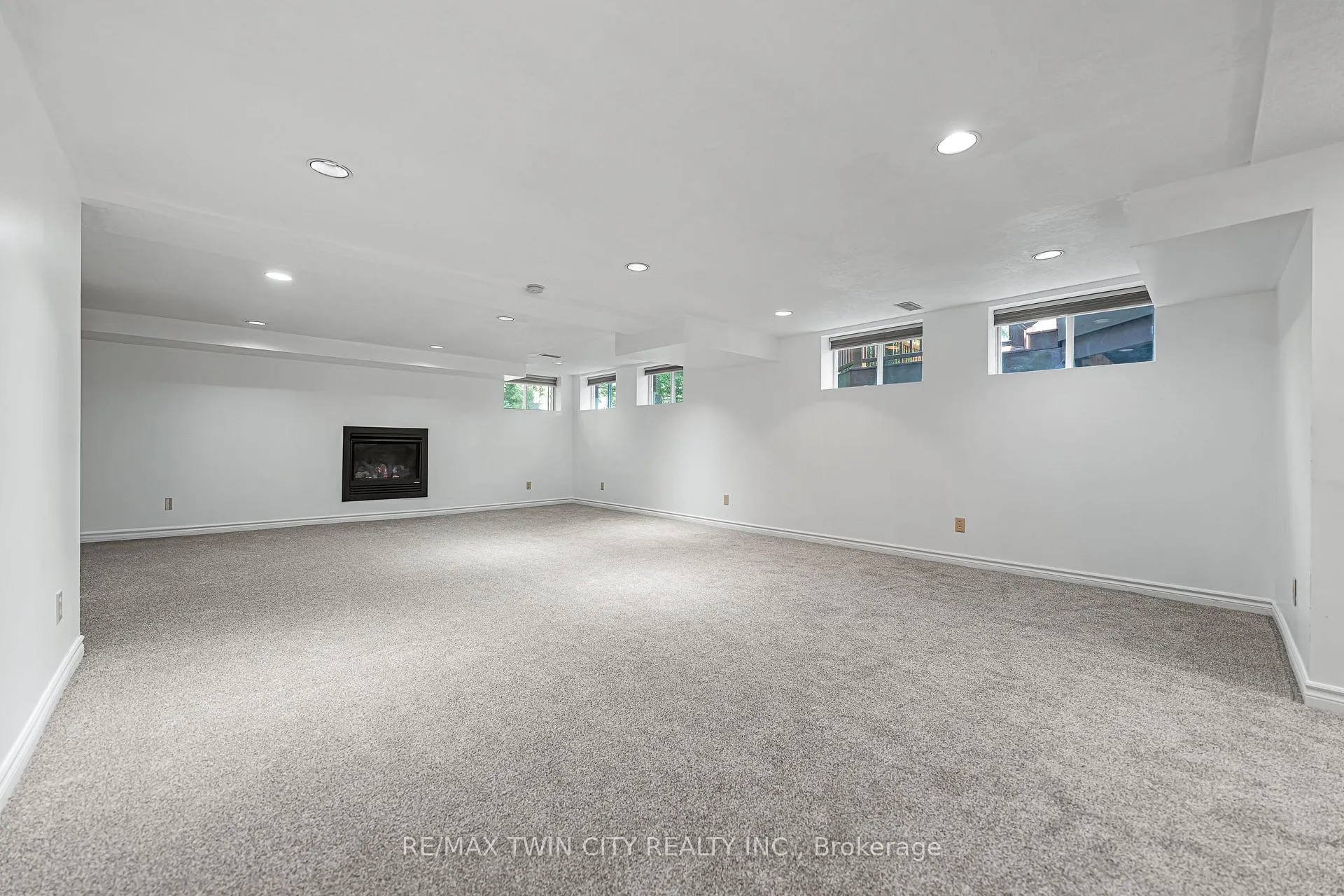 Photo 36 of 325 Wyecroft Boulevard, Waterloo — HOMEH