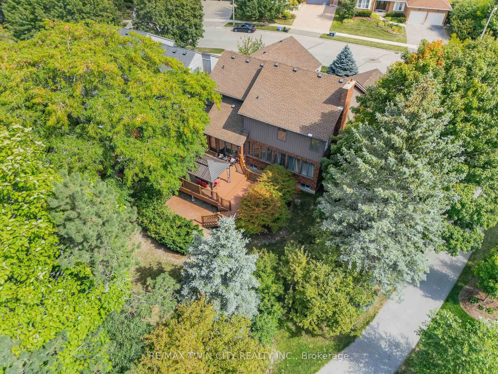 Photo 41 of 325 Wyecroft Boulevard, Waterloo — HOMEH