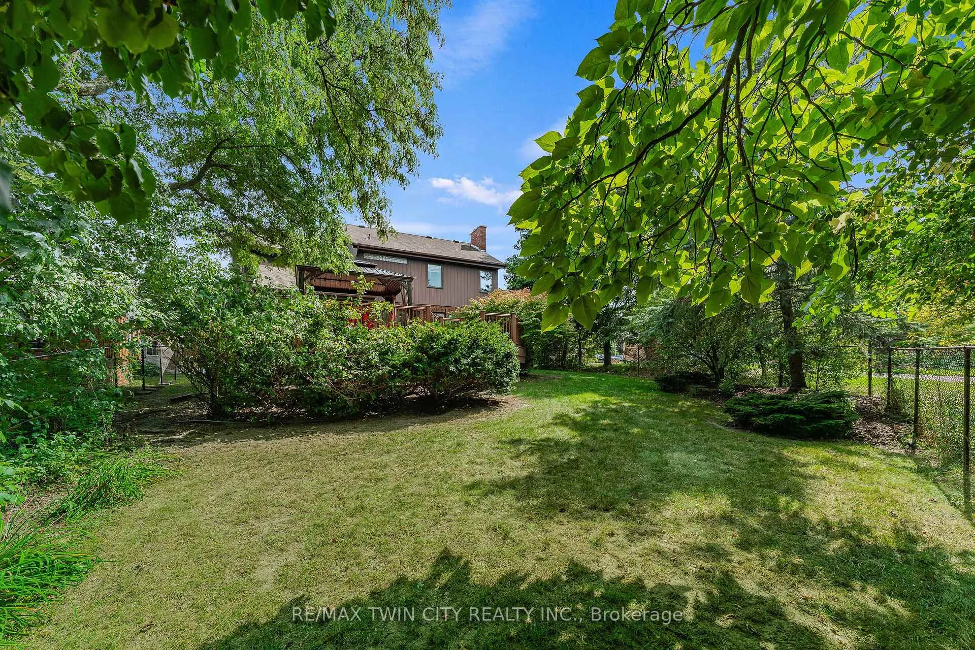 Photo 48 of 325 Wyecroft Boulevard, Waterloo — HOMEH