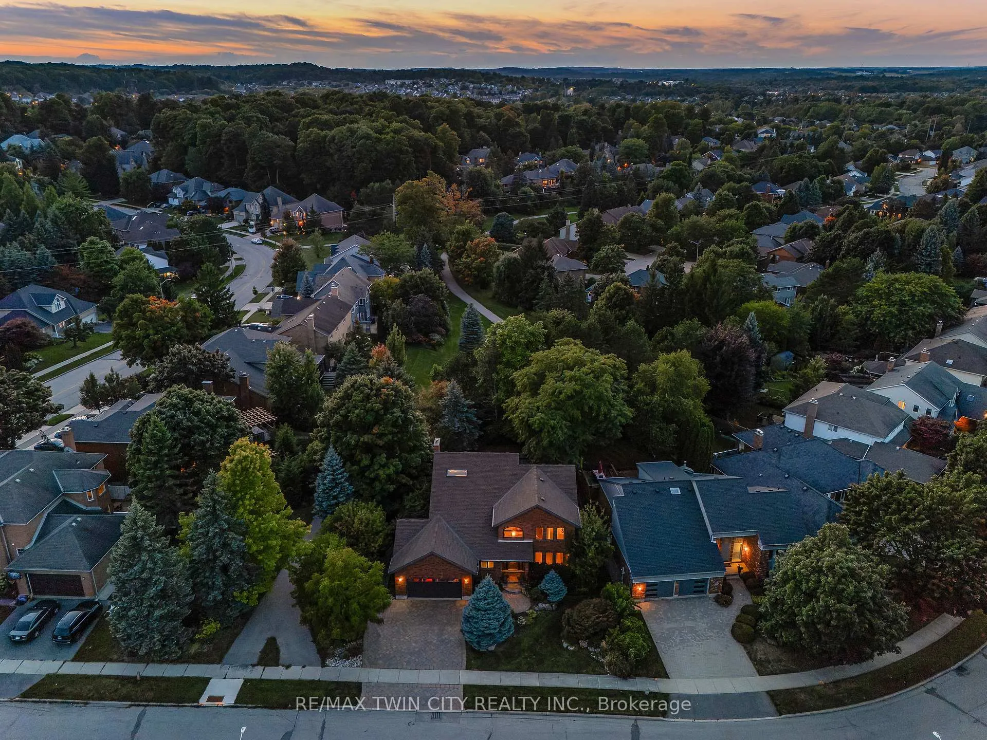 Photo 50 of 325 Wyecroft Boulevard, Waterloo — HOMEH