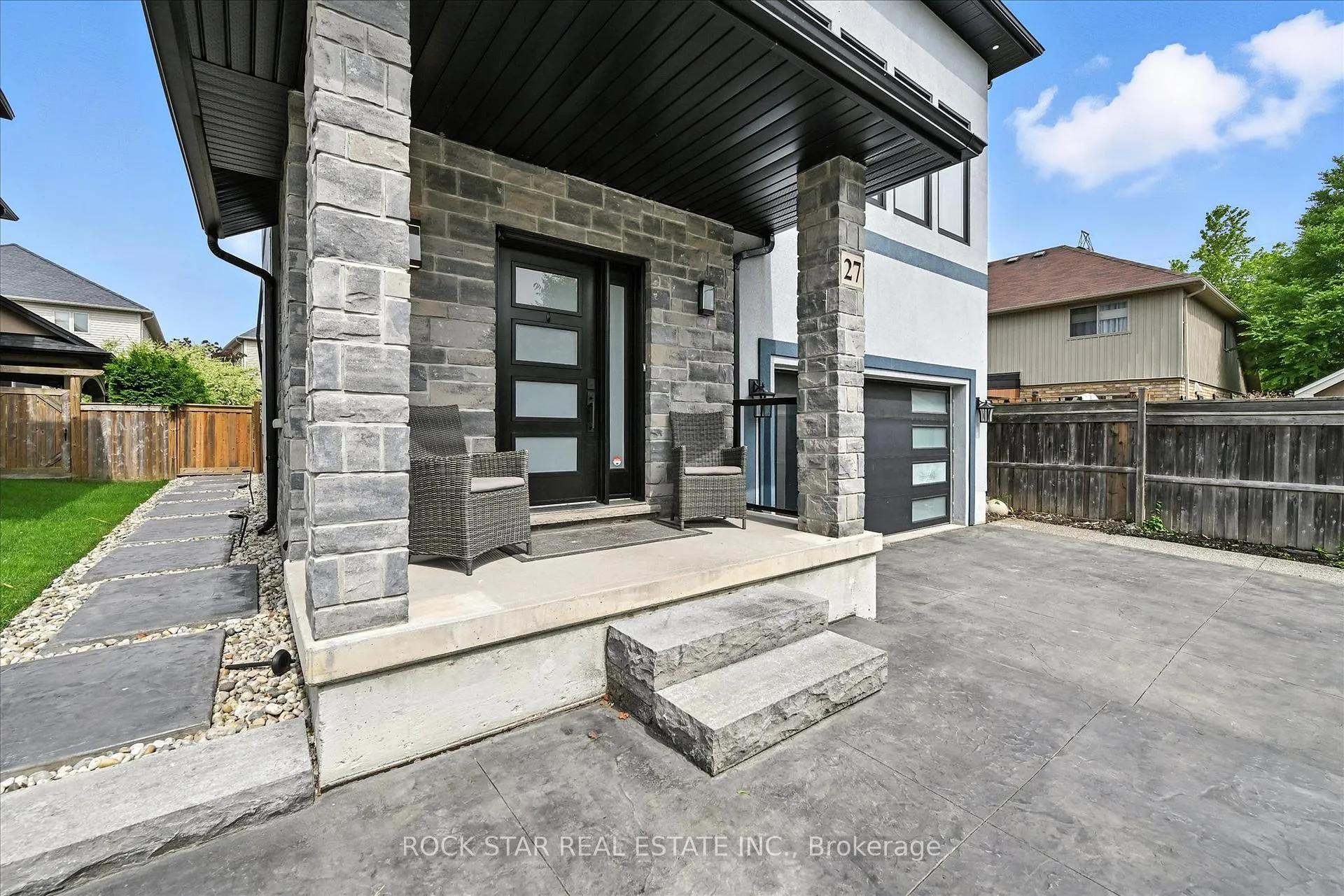 Photo 2 of 27 Blackburn Lane, Hamilton, Mount Hope — HOMEH