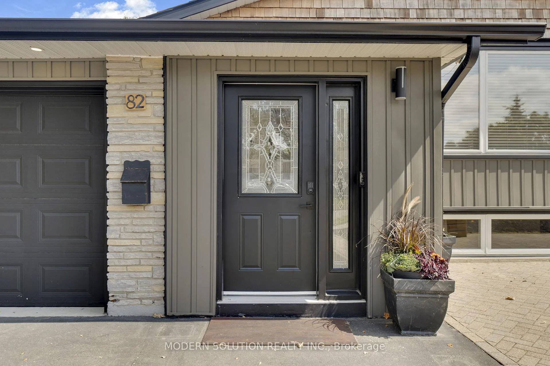 Photo 2 of 82 Shea Crescent, Kitchener — HOMEH
