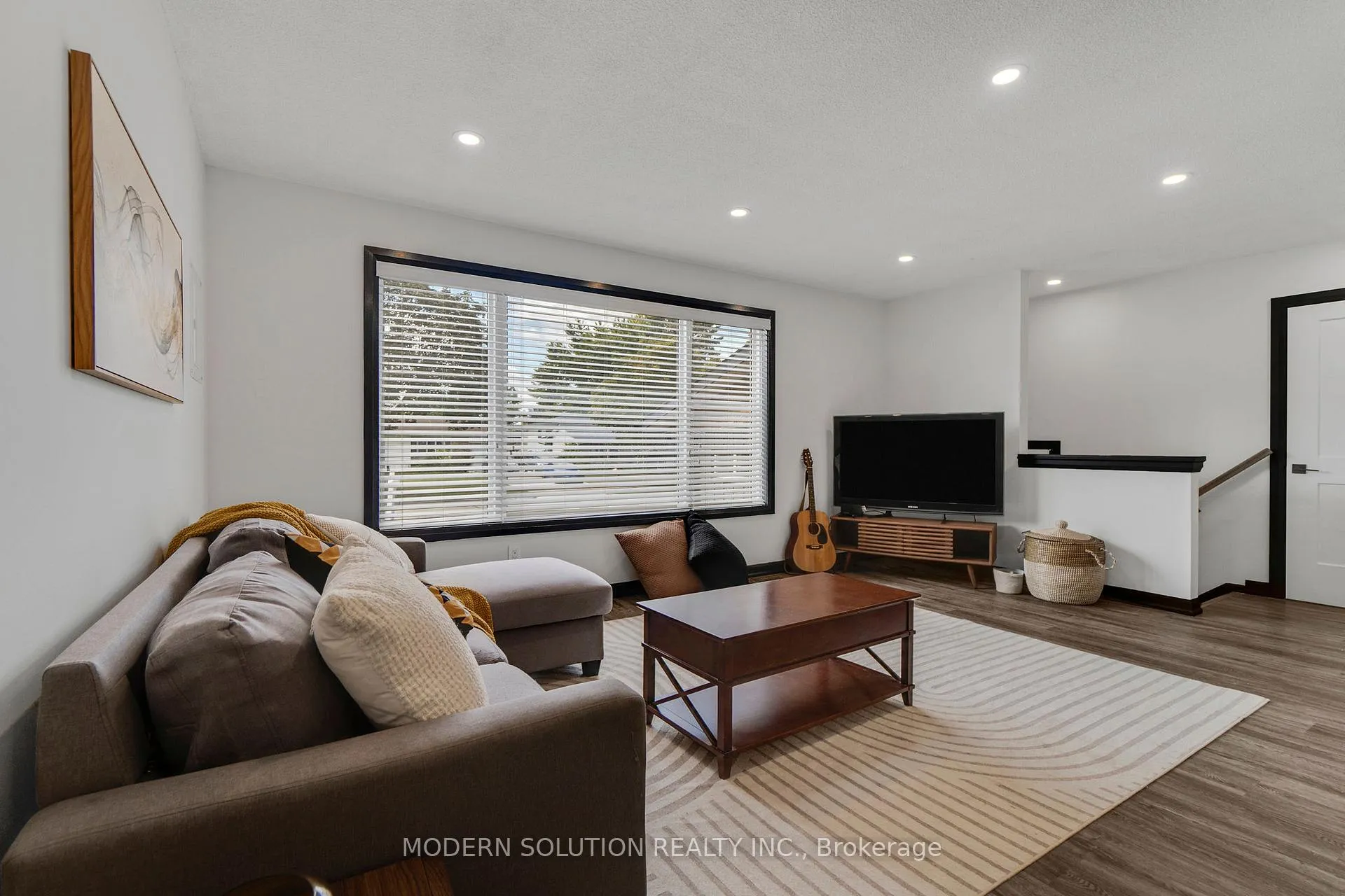 Photo 8 of 82 Shea Crescent, Kitchener — HOMEH