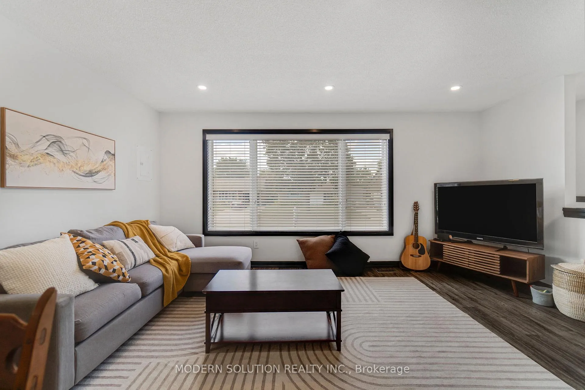 Photo 9 of 82 Shea Crescent, Kitchener — HOMEH