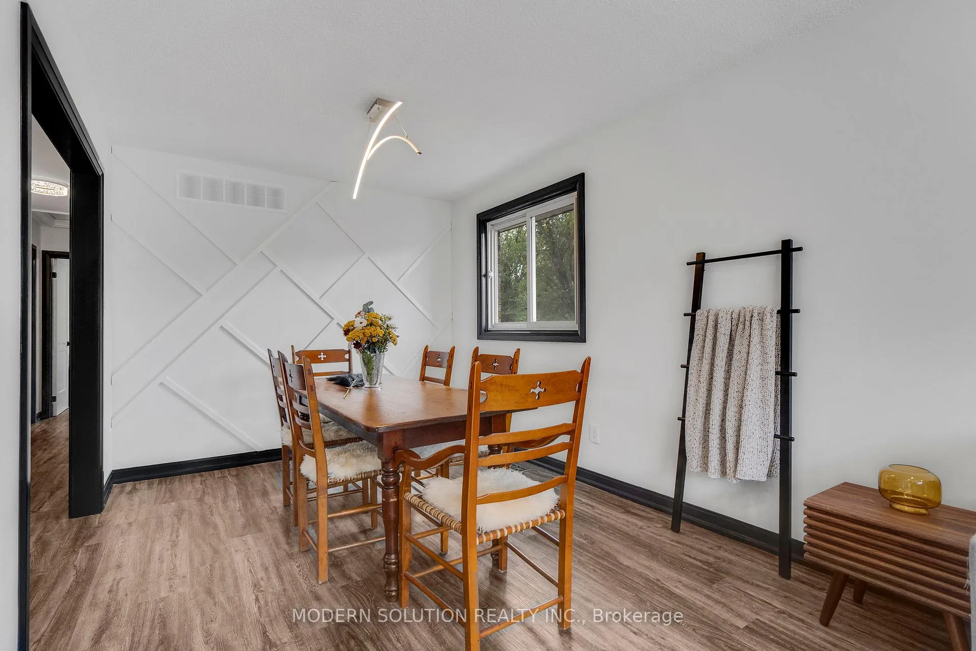 Photo 11 of 82 Shea Crescent, Kitchener — HOMEH
