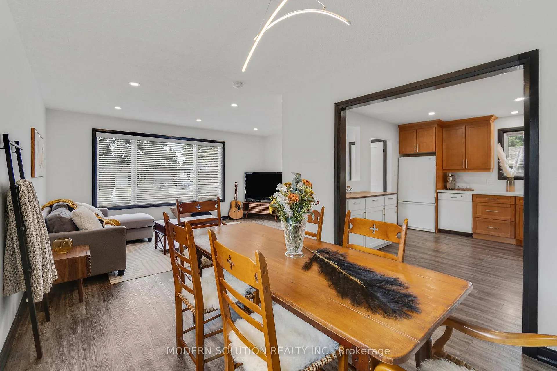 Photo 12 of 82 Shea Crescent, Kitchener — HOMEH