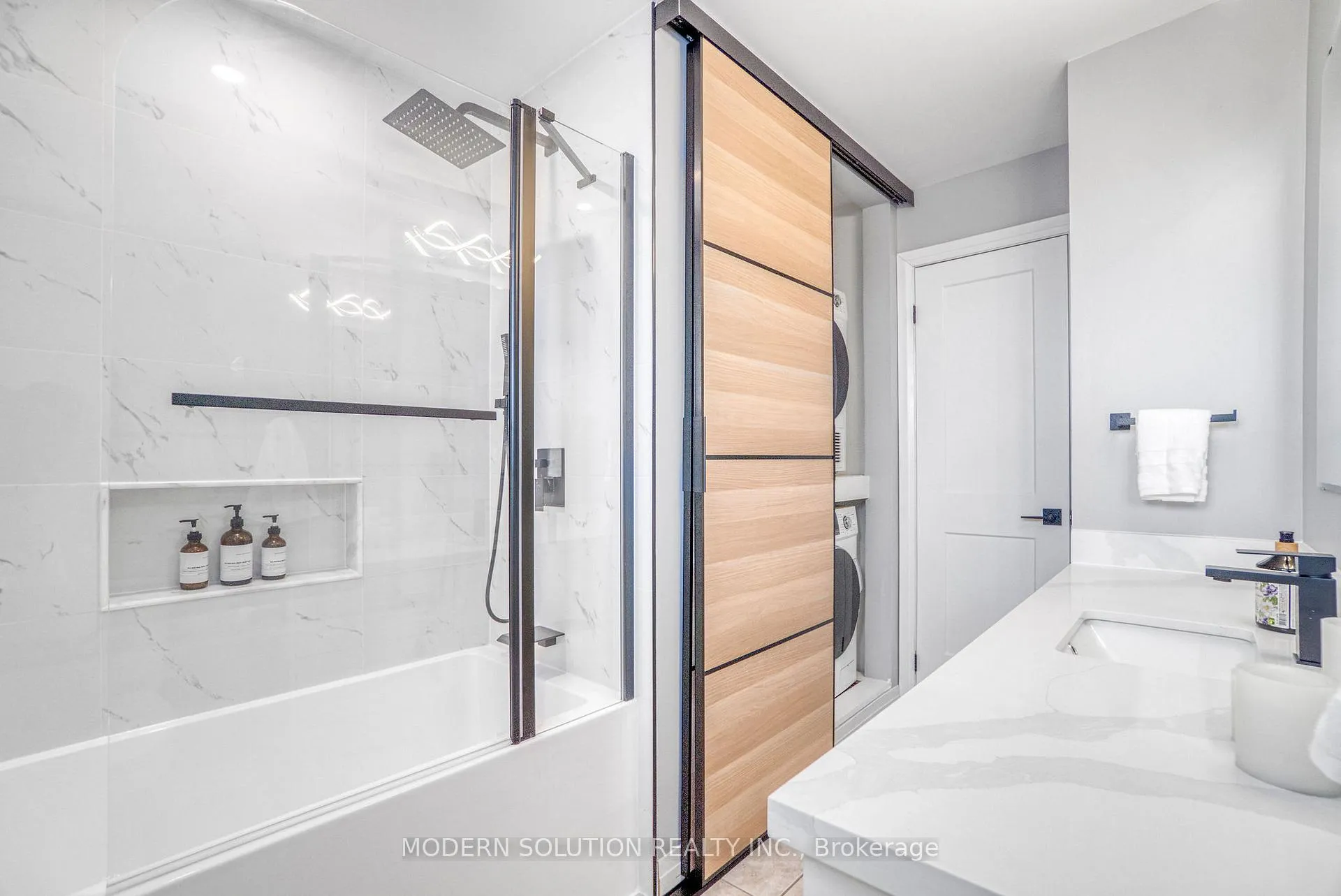 Photo 21 of 82 Shea Crescent, Kitchener — HOMEH