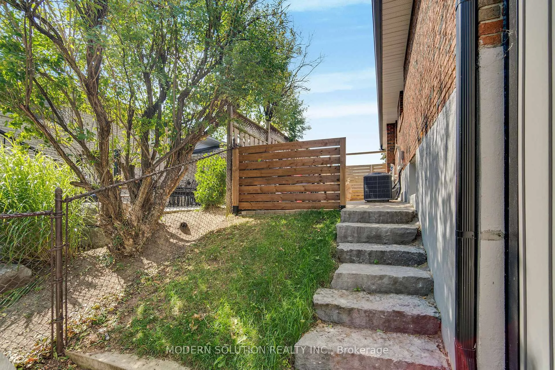 Photo 50 of 82 Shea Crescent, Kitchener — HOMEH