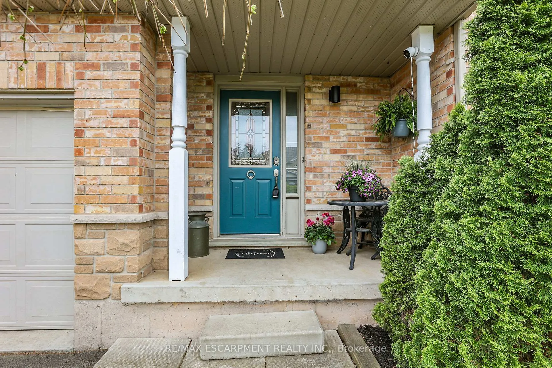 Photo 3 of 41 Magnolia Crescent, Grimsby, Grimsby West — HOMEH
