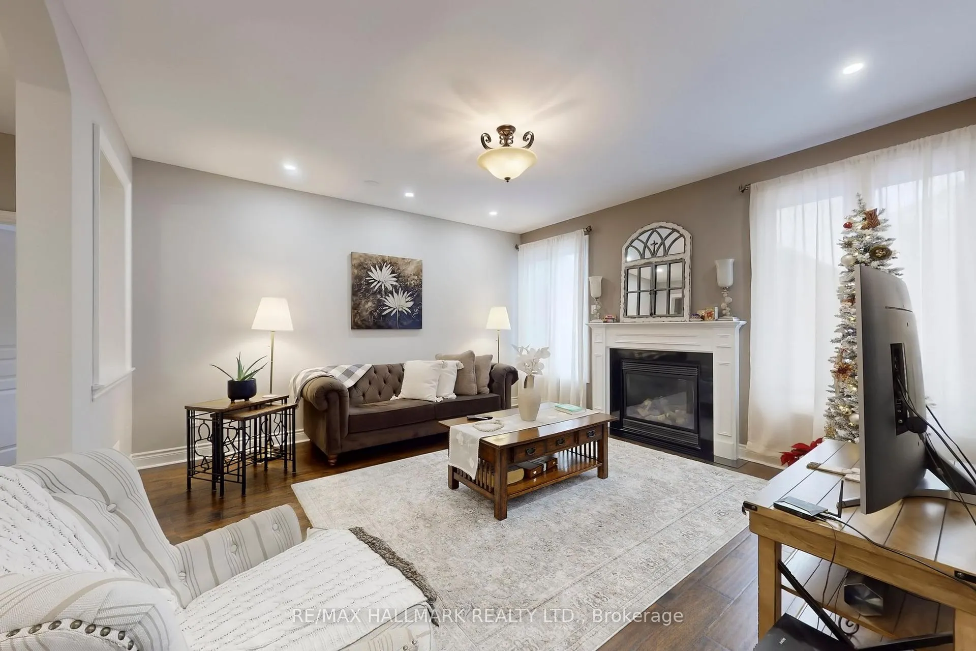 Photo 3 of 192 Tonner Crescent, Aurora, Bayview Northeast — HOMEH
