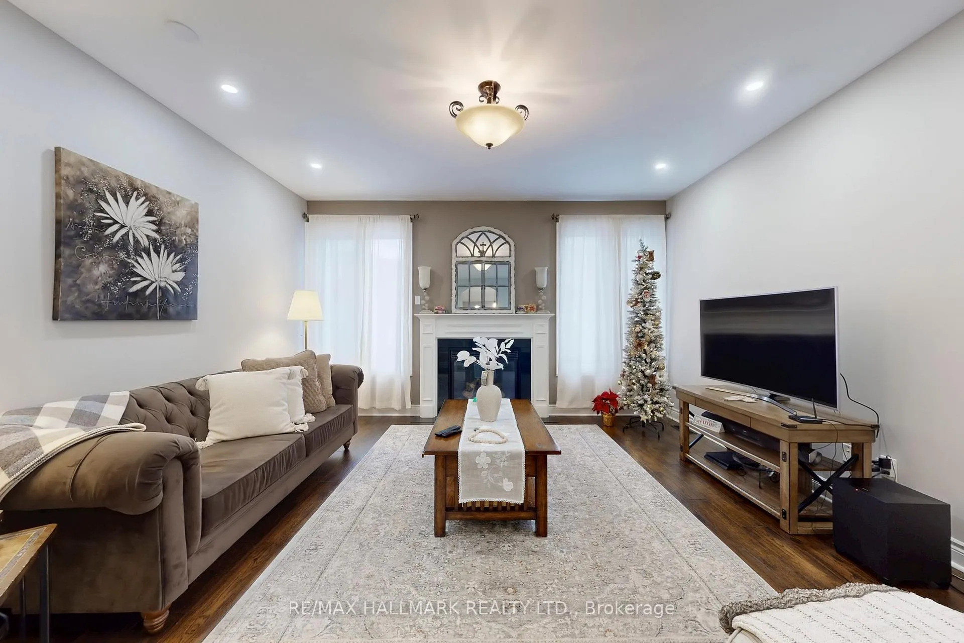 Photo 4 of 192 Tonner Crescent, Aurora, Bayview Northeast — HOMEH