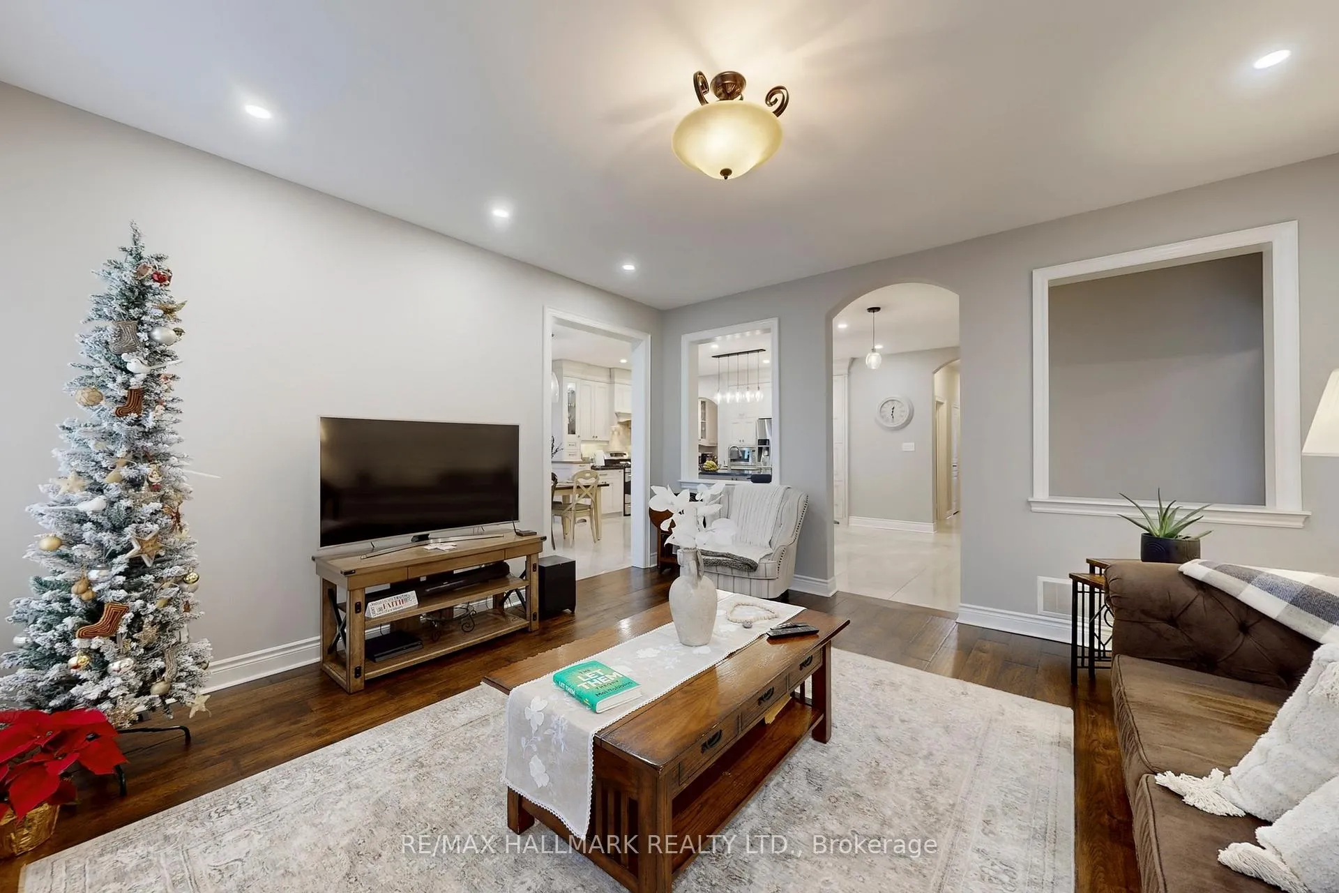 Photo 5 of 192 Tonner Crescent, Aurora, Bayview Northeast — HOMEH