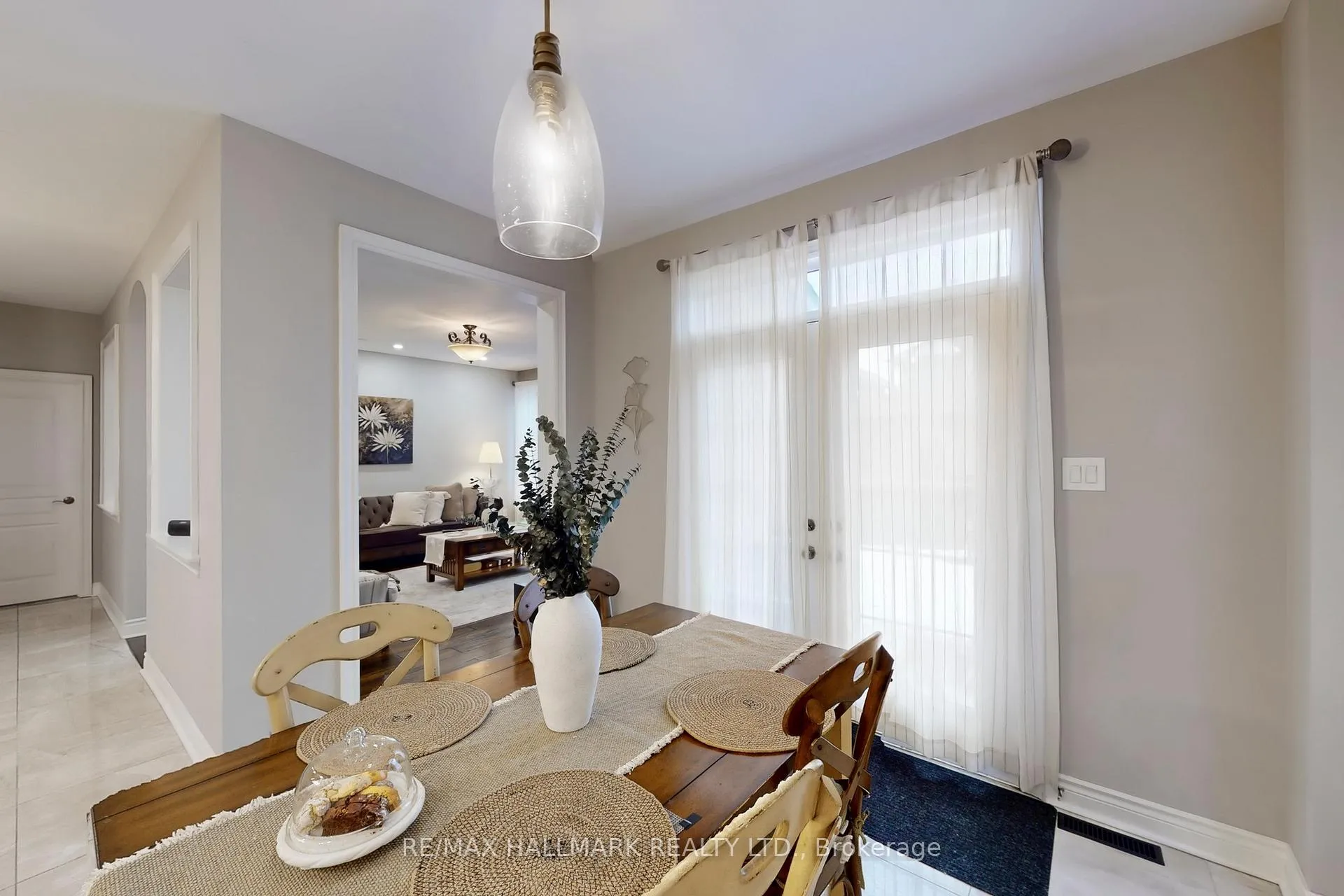 Photo 14 of 192 Tonner Crescent, Aurora, Bayview Northeast — HOMEH
