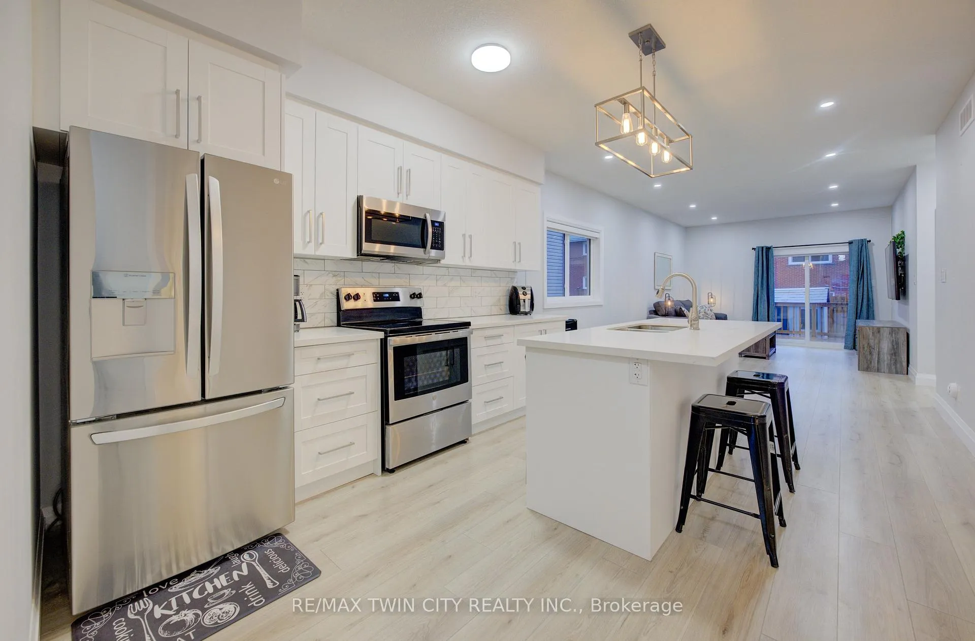 Photo 5 of 202 Fifth Avenue, Kitchener — HOMEH