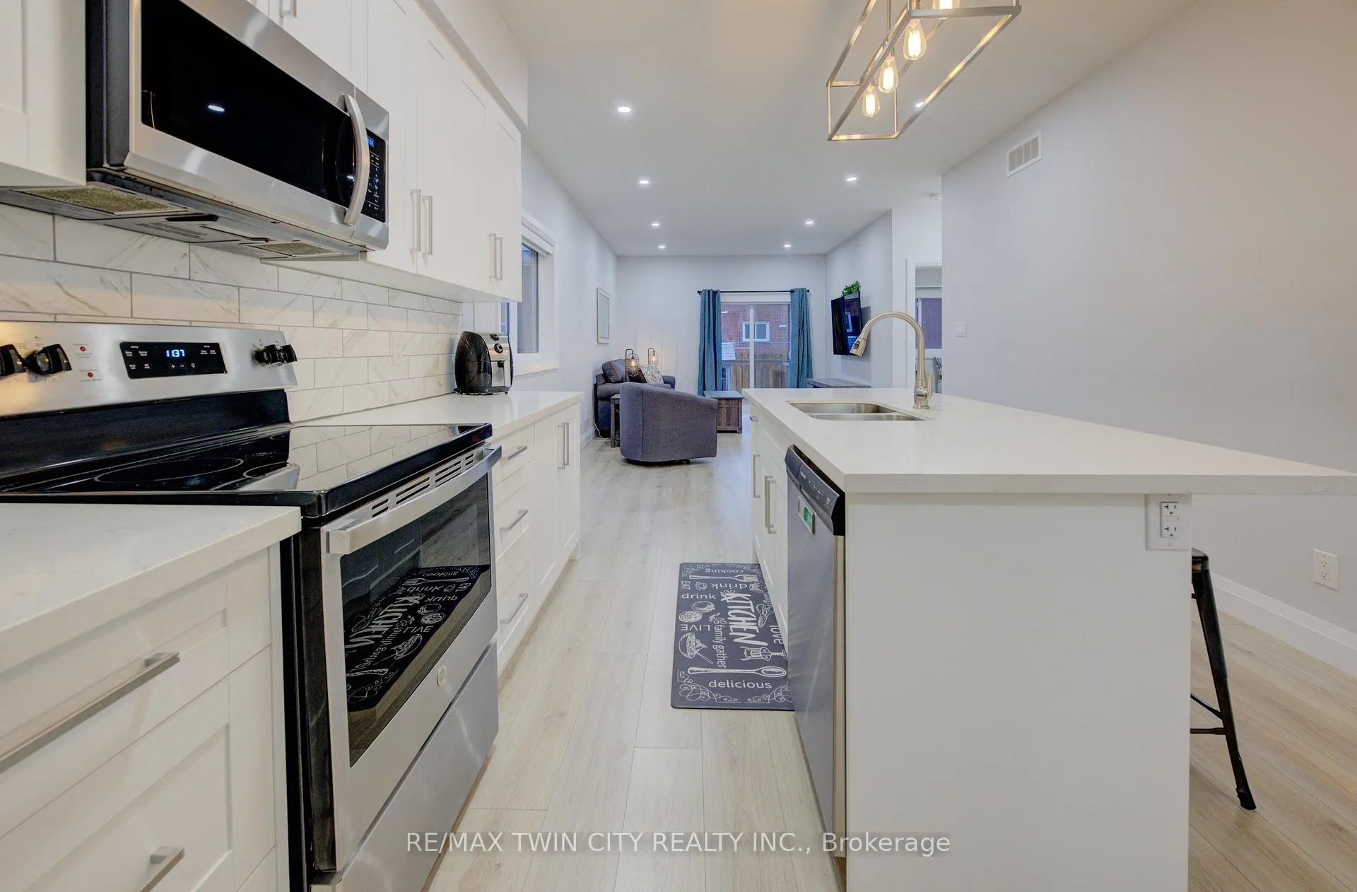 Photo 6 of 202 Fifth Avenue, Kitchener — HOMEH