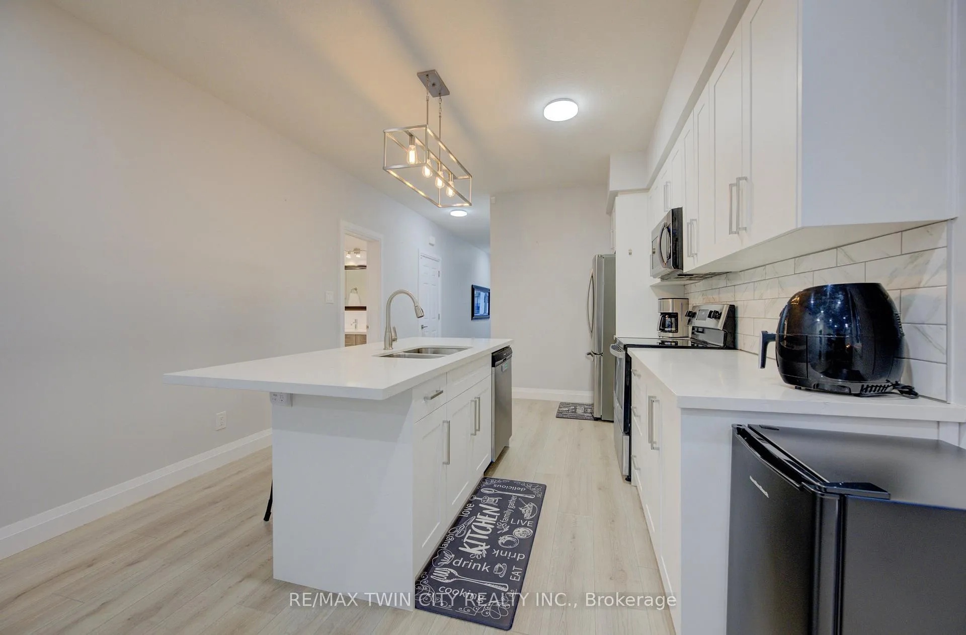 Photo 7 of 202 Fifth Avenue, Kitchener — HOMEH