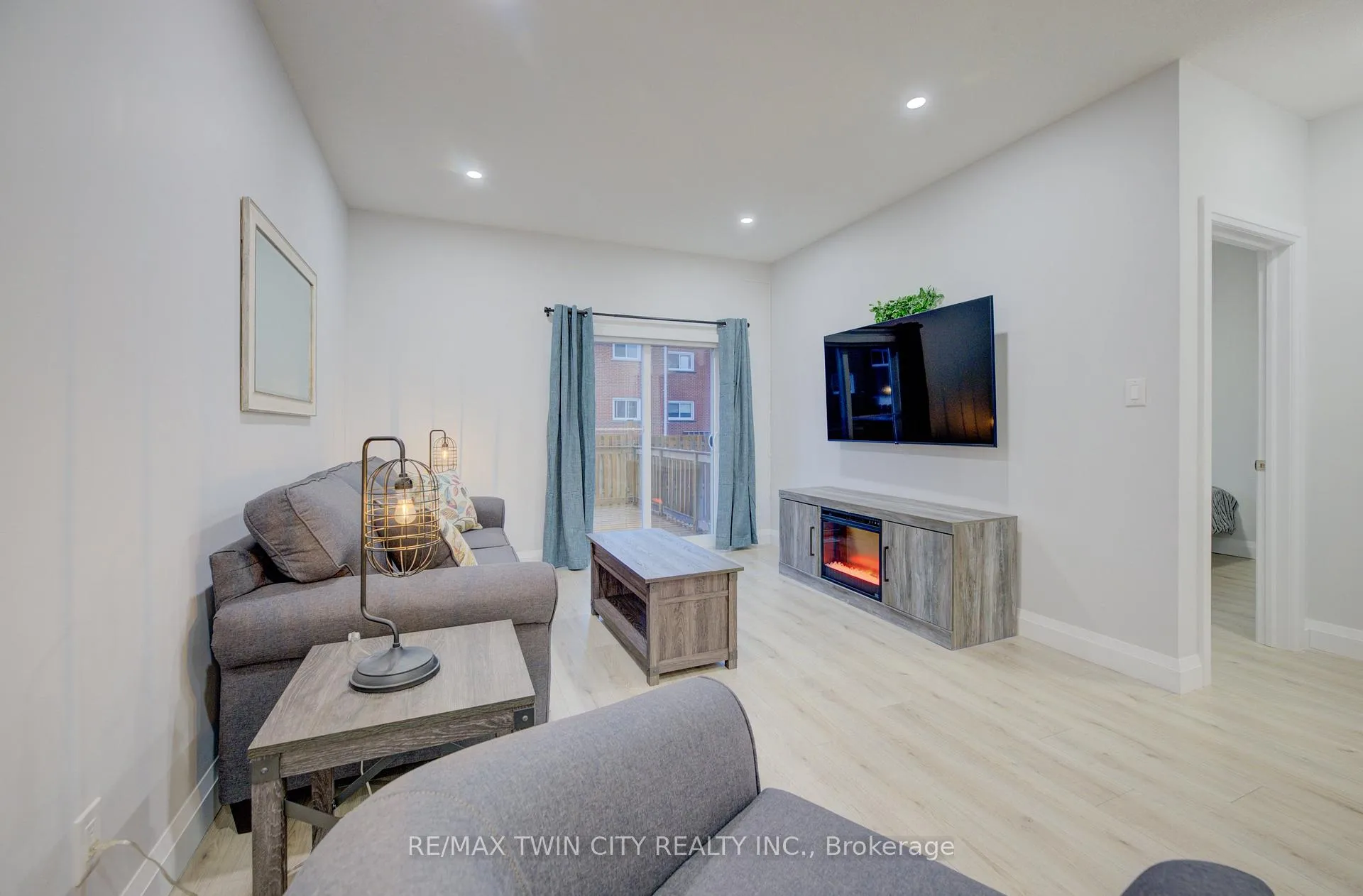 Photo 8 of 202 Fifth Avenue, Kitchener — HOMEH