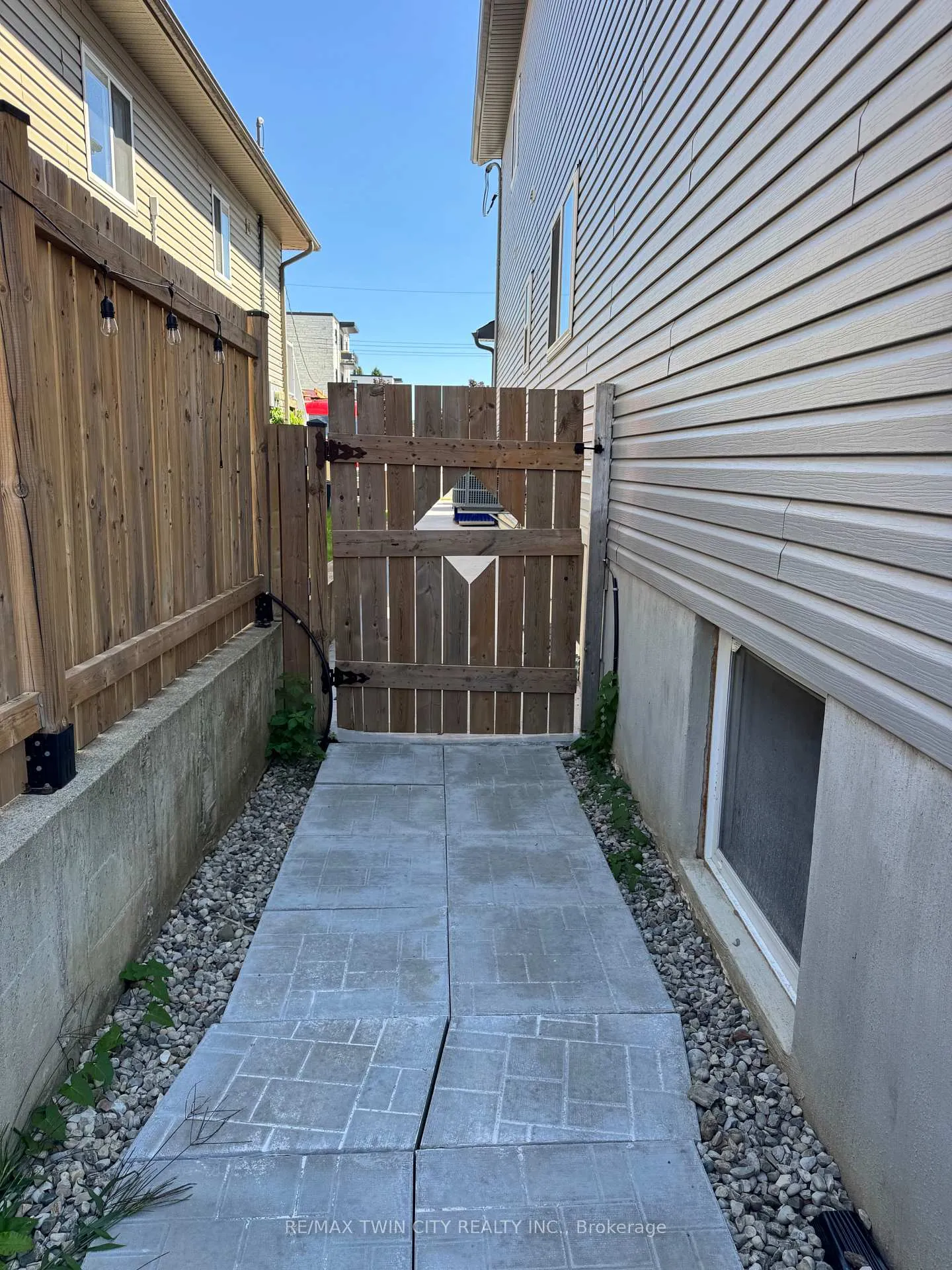 Photo 38 of 202 Fifth Avenue, Kitchener — HOMEH