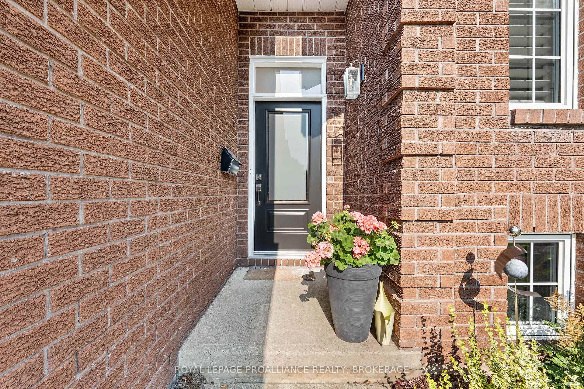 Photo 2 of 698 Roosevelt Drive, Kingston, City Southwest — HOMEH