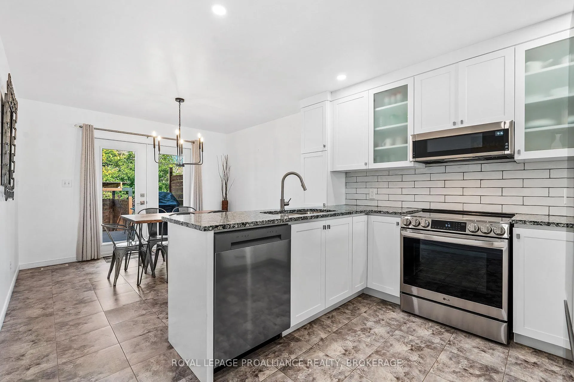 Photo 7 of 698 Roosevelt Drive, Kingston, City Southwest — HOMEH