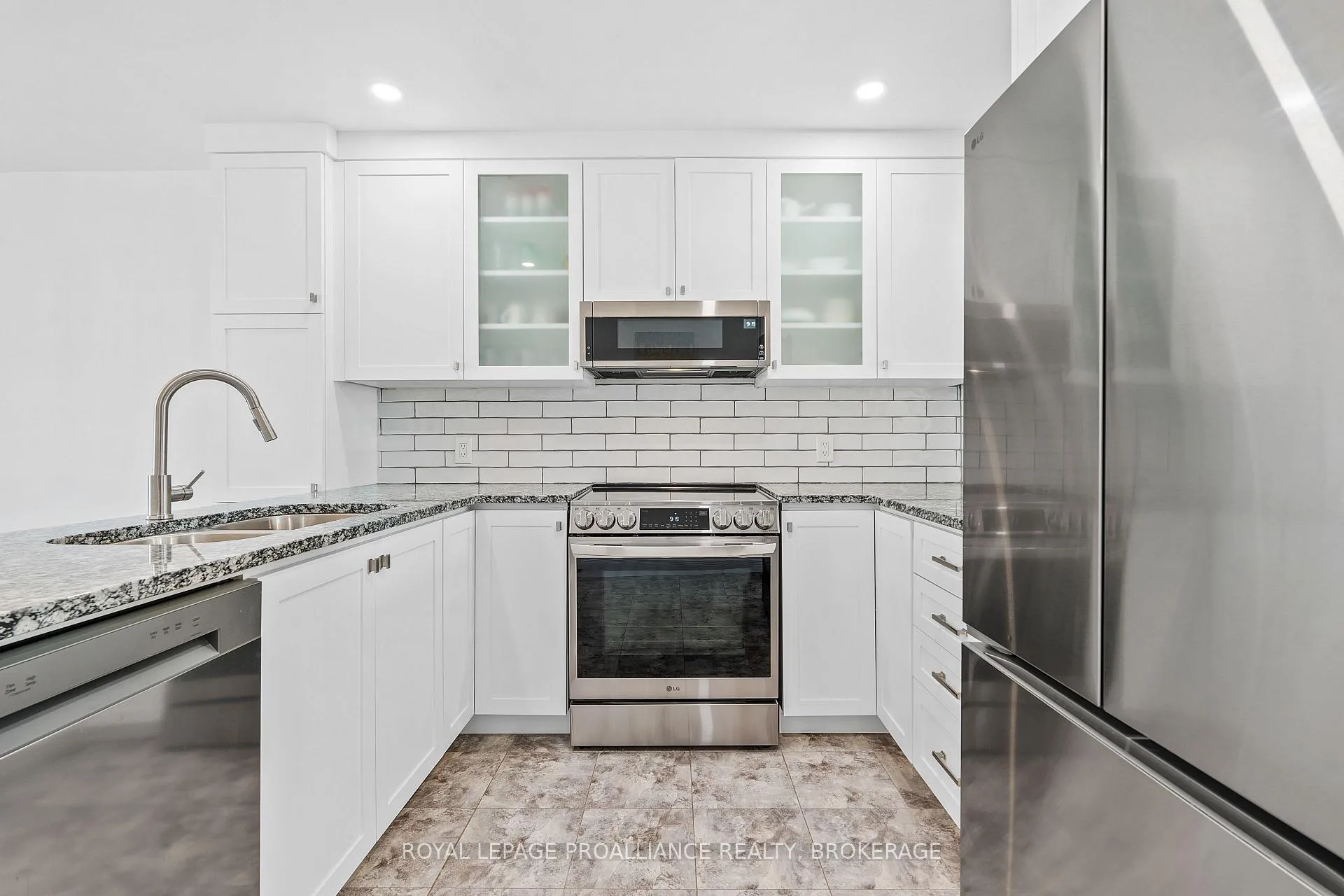 Photo 12 of 698 Roosevelt Drive, Kingston, City Southwest — HOMEH