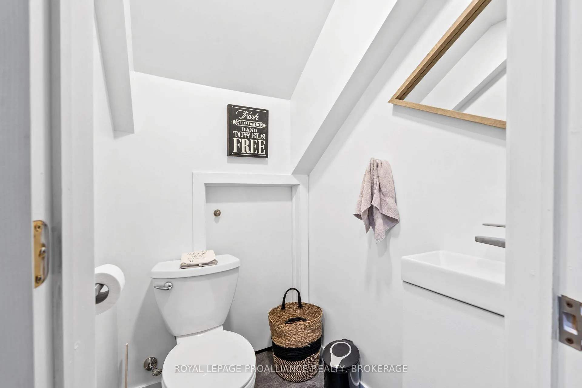 Photo 31 of 698 Roosevelt Drive, Kingston, City Southwest — HOMEH