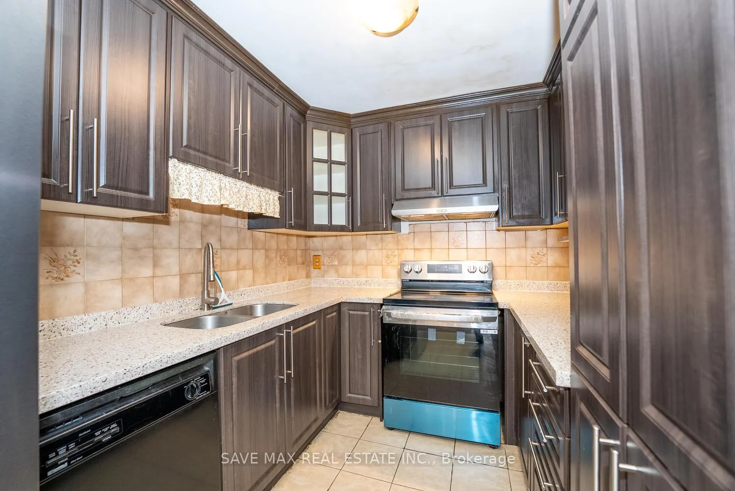 Photo 15 of 277 Macintosh Drive, Hamilton, Stoney Creek — HOMEH