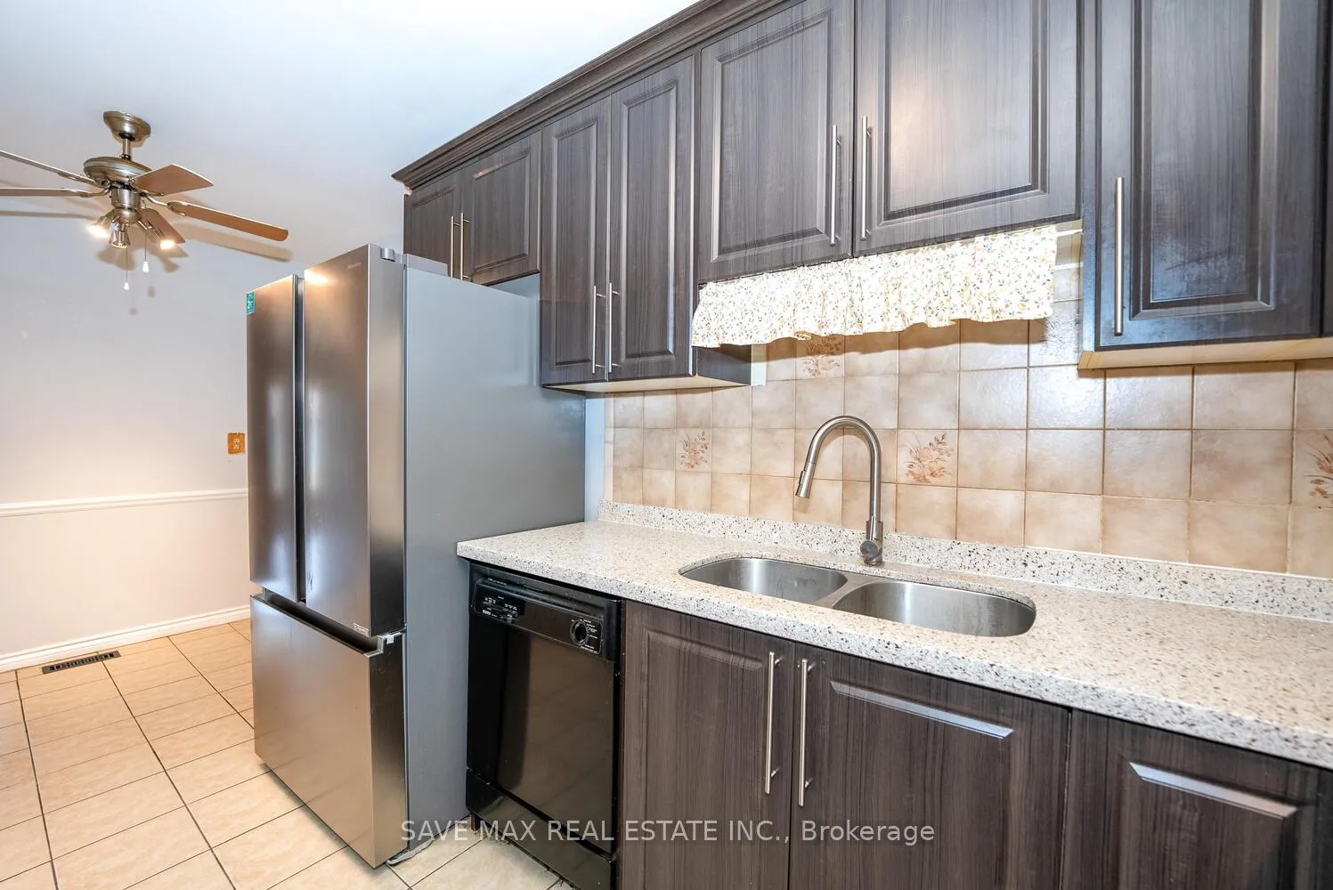 Photo 16 of 277 Macintosh Drive, Hamilton, Stoney Creek — HOMEH