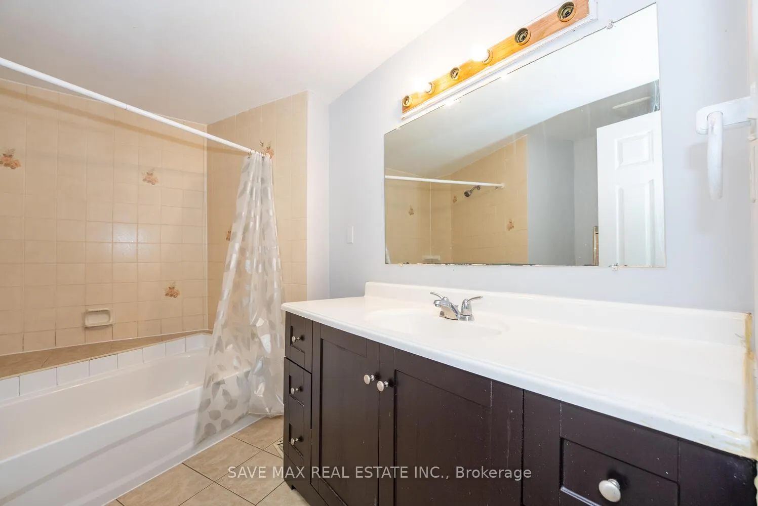 Photo 28 of 277 Macintosh Drive, Hamilton, Stoney Creek — HOMEH