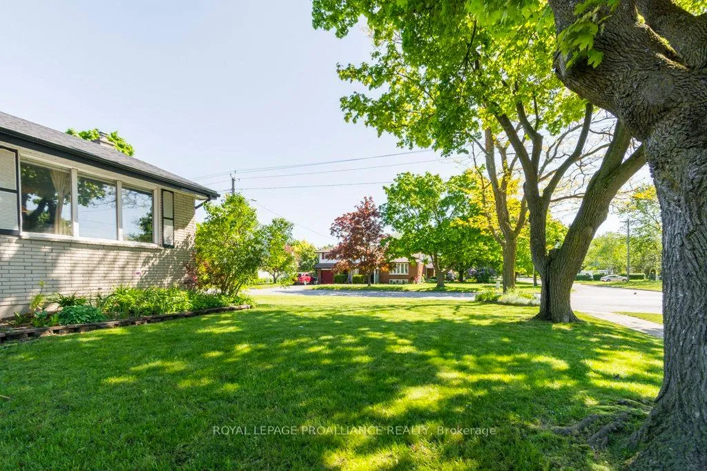 Photo 3 of 590 Victoria Avenue, Belleville, Thurlow Ward — HOMEH